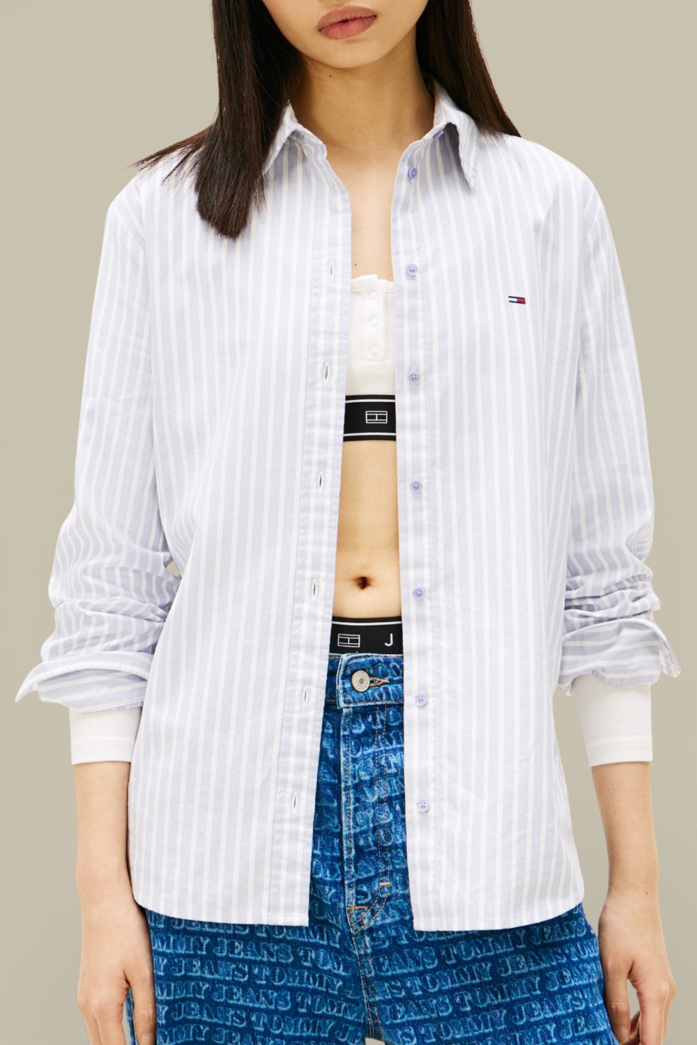 תמונת דוגמן קידמית של חולצה מכופתרת