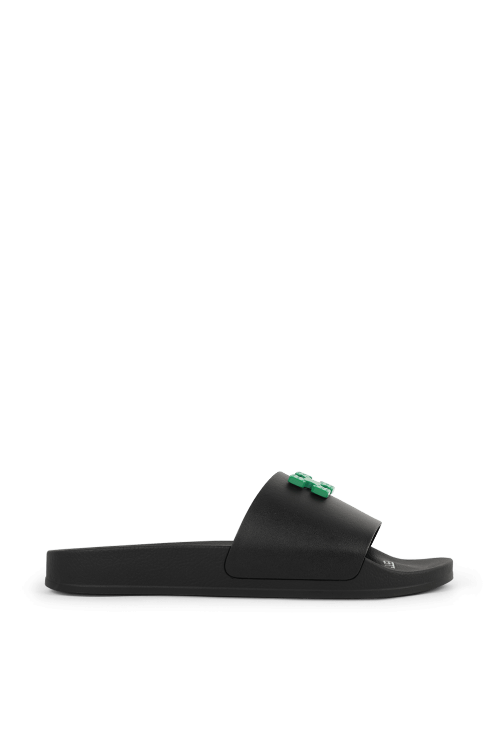 תמונה קידמית של כפכפי סליידס לוגומאניים שחורים עם גווני אדום וירוק