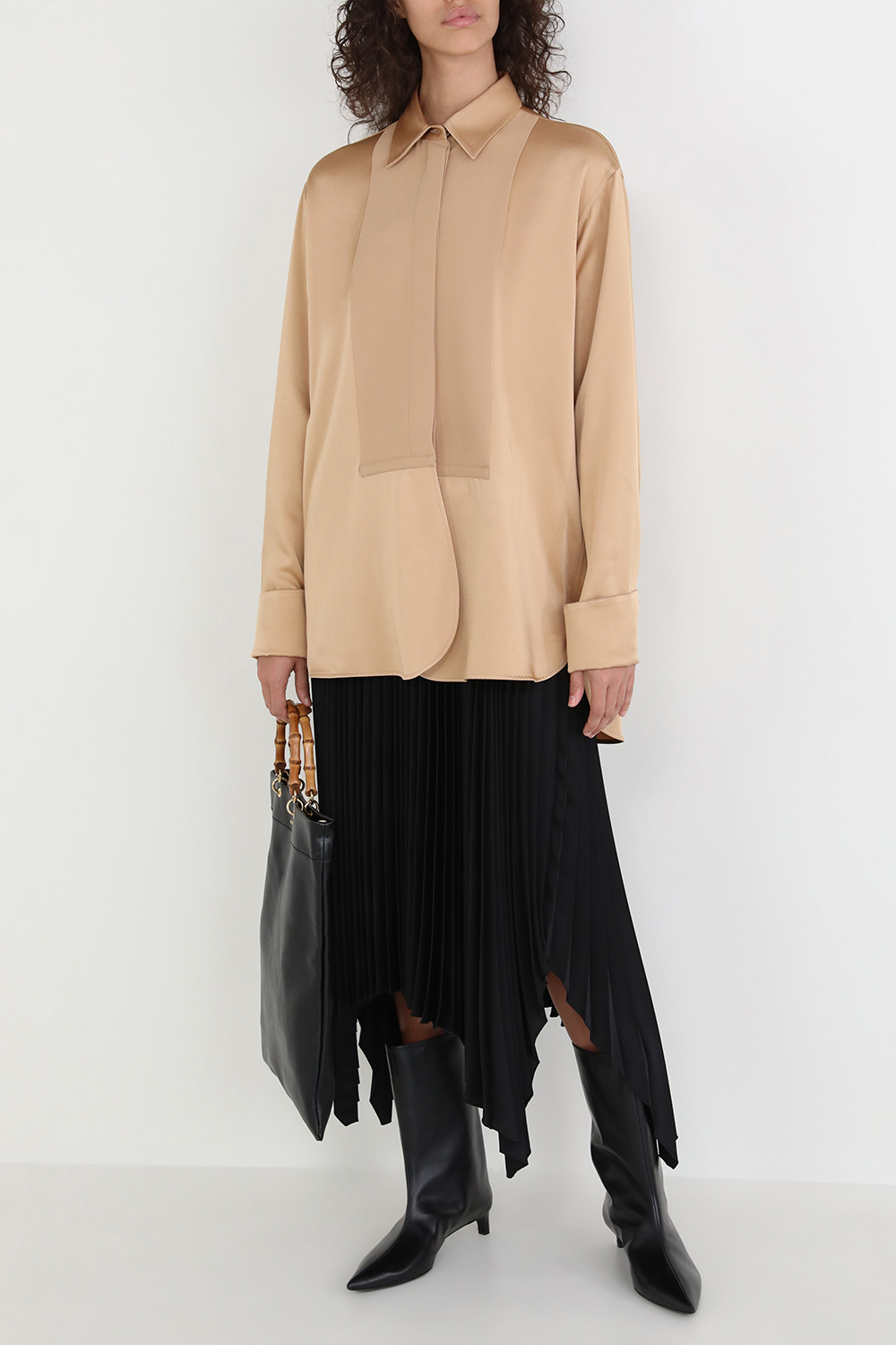 תמונת דוגמן קידמית של מגפונים מעור