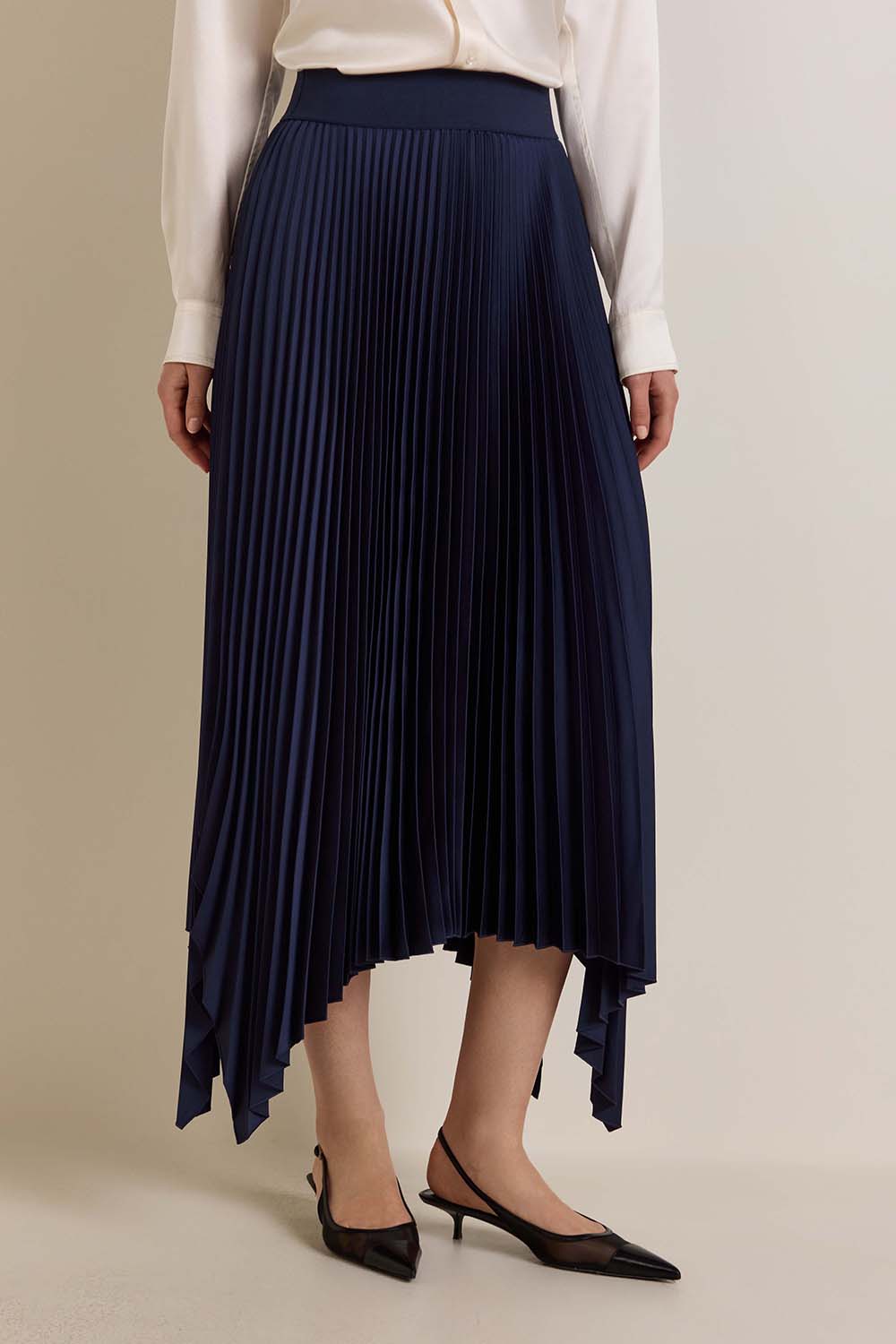 תמונת דוגמן קידמית של חצאית מידי פליסה