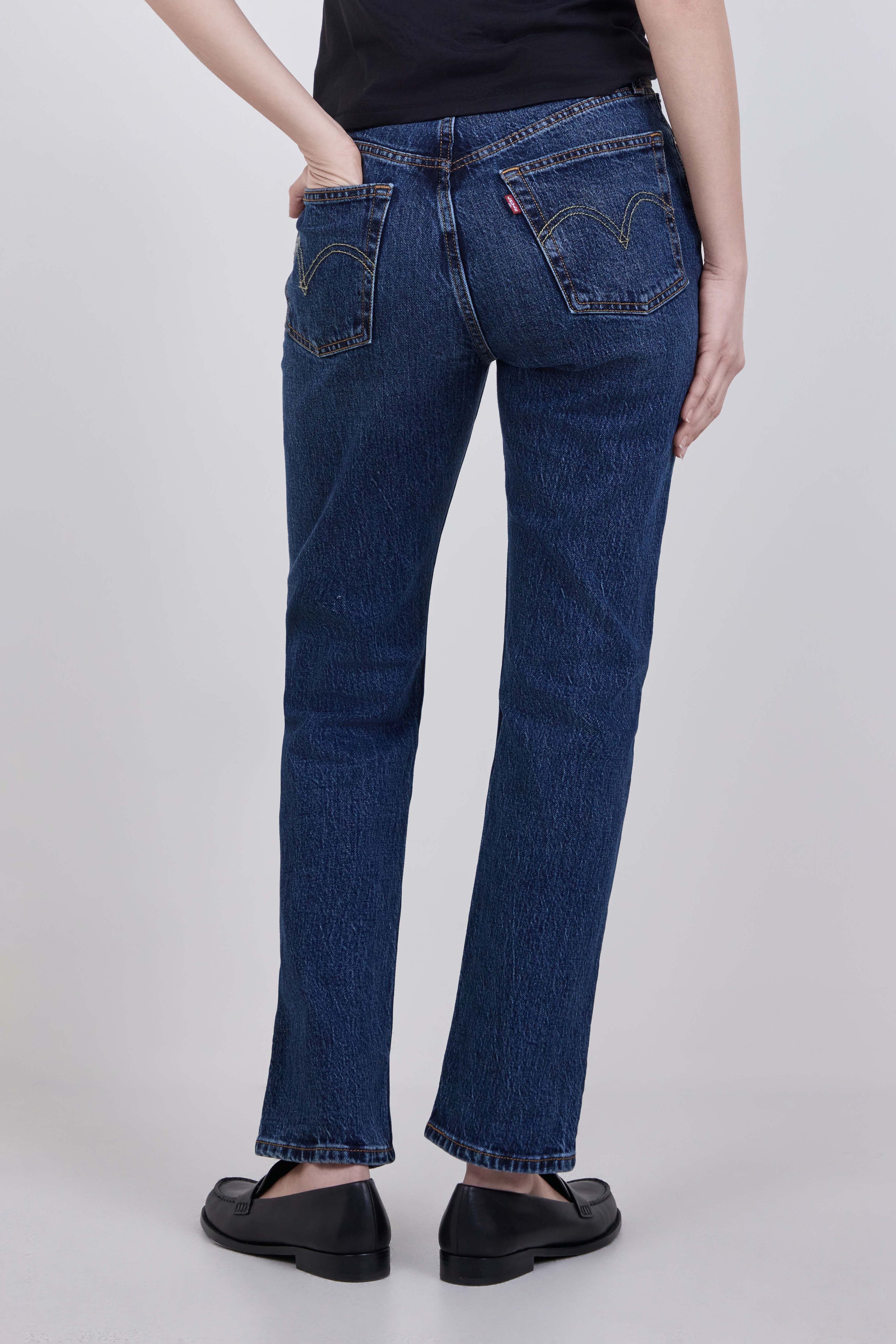 תמונת דוגמן אחורית של מכנסי ג'ינס 501 בגזרה ישרה