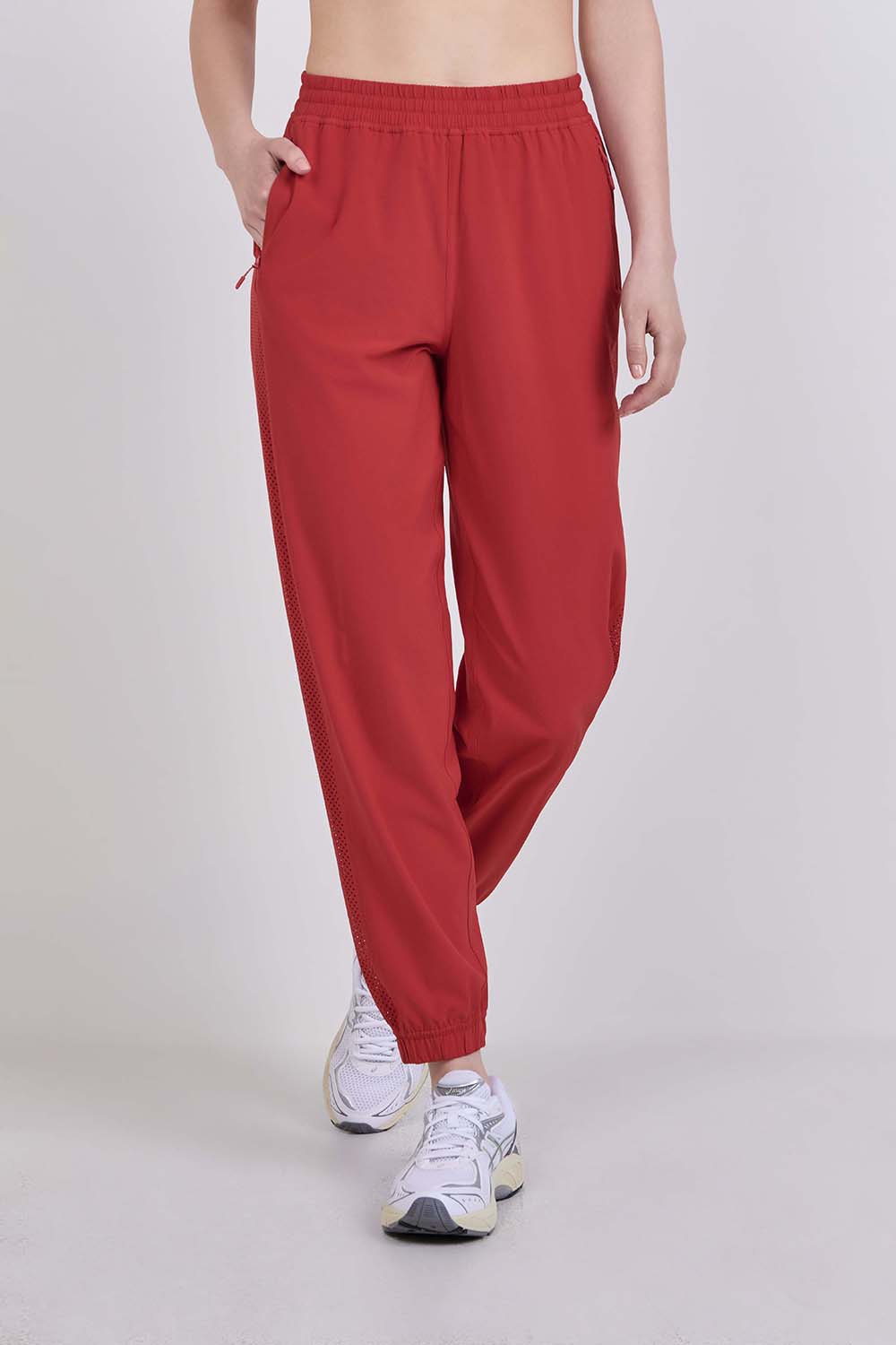 תמונת דוגמן קידמית של Adapted State High-Rise Jogger Stripe