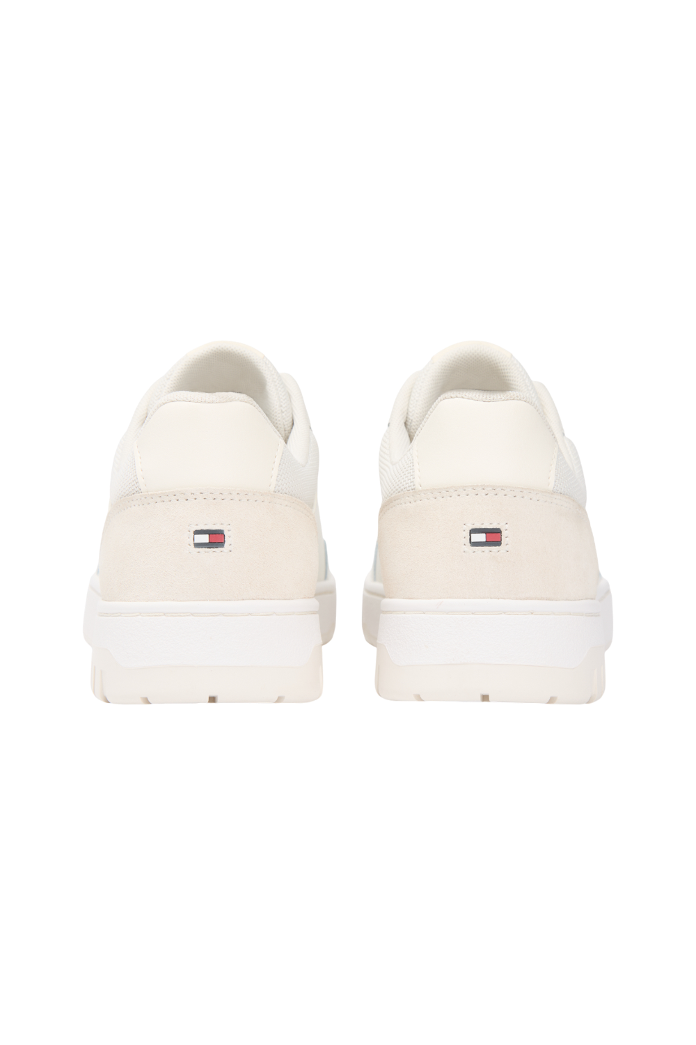 תמונת תקריב של נעלי סניקרס