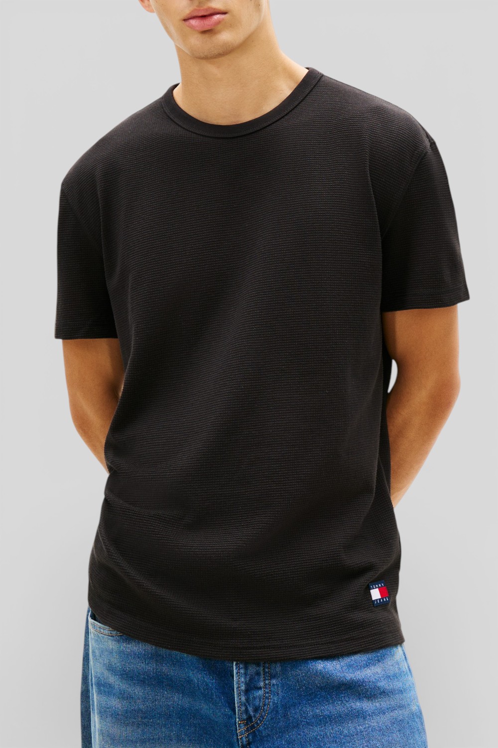 תמונת דוגמן קידמית של חולצת טי בגזרת סלים