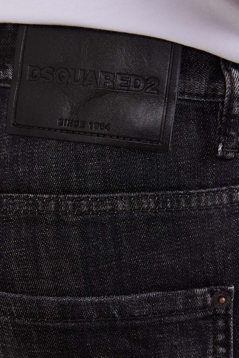 תמונת תקריב דוגמן של מכנסי ג'ינס סלים