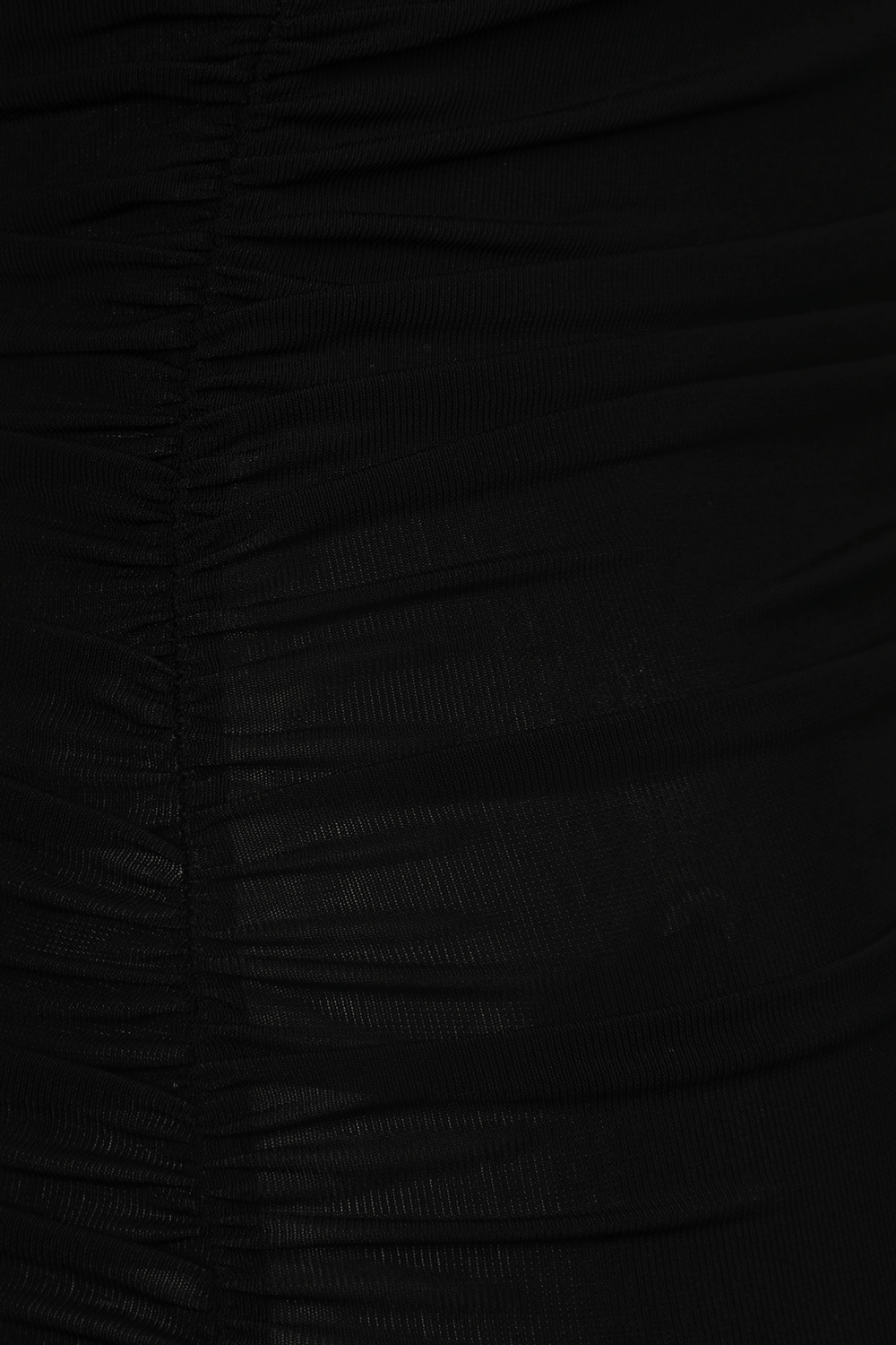 תמונת תקריב של גופיית ג'יליה עם מחשוף וי