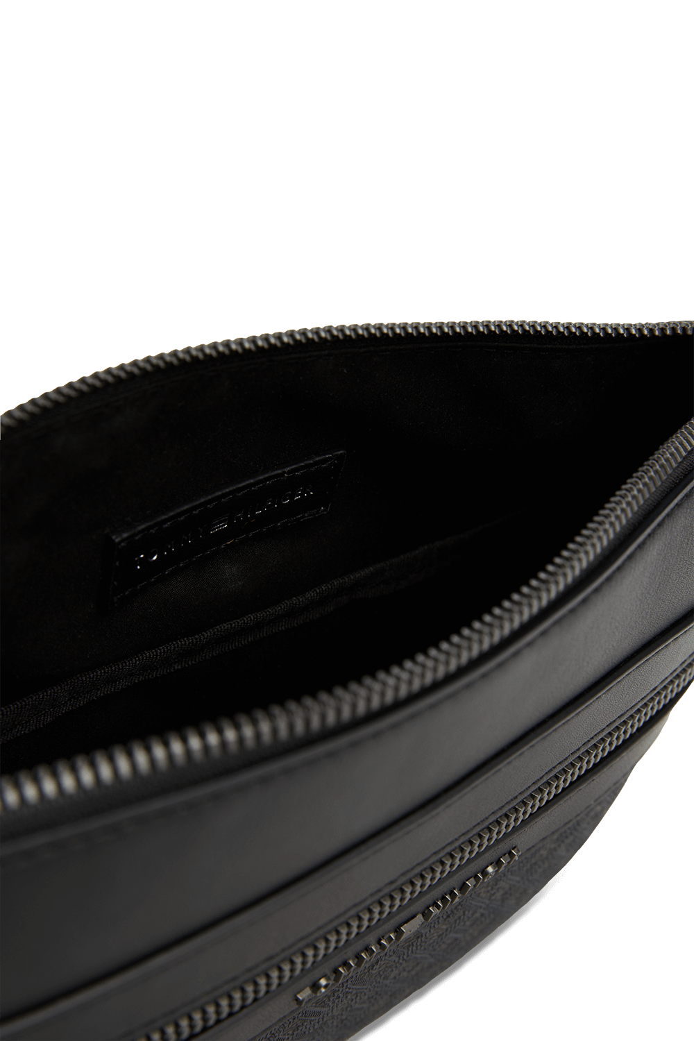 תמונת תקריב של תיק קרוסבודי