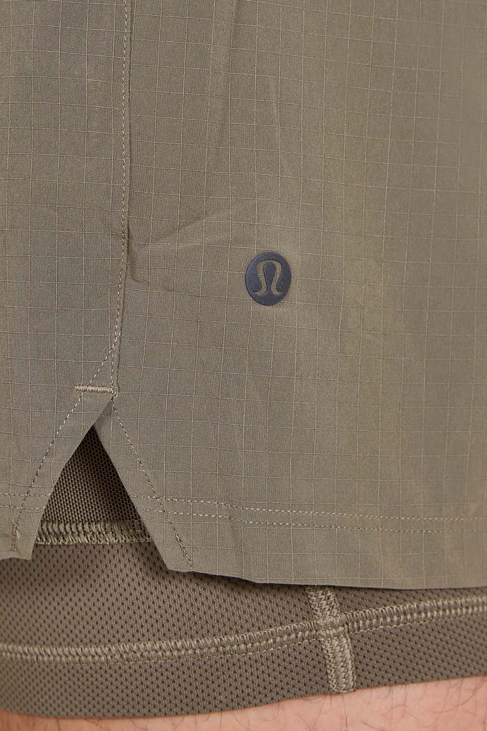 תמונת תקריב דוגמן של Run Crew Ripstop Lined Short 6