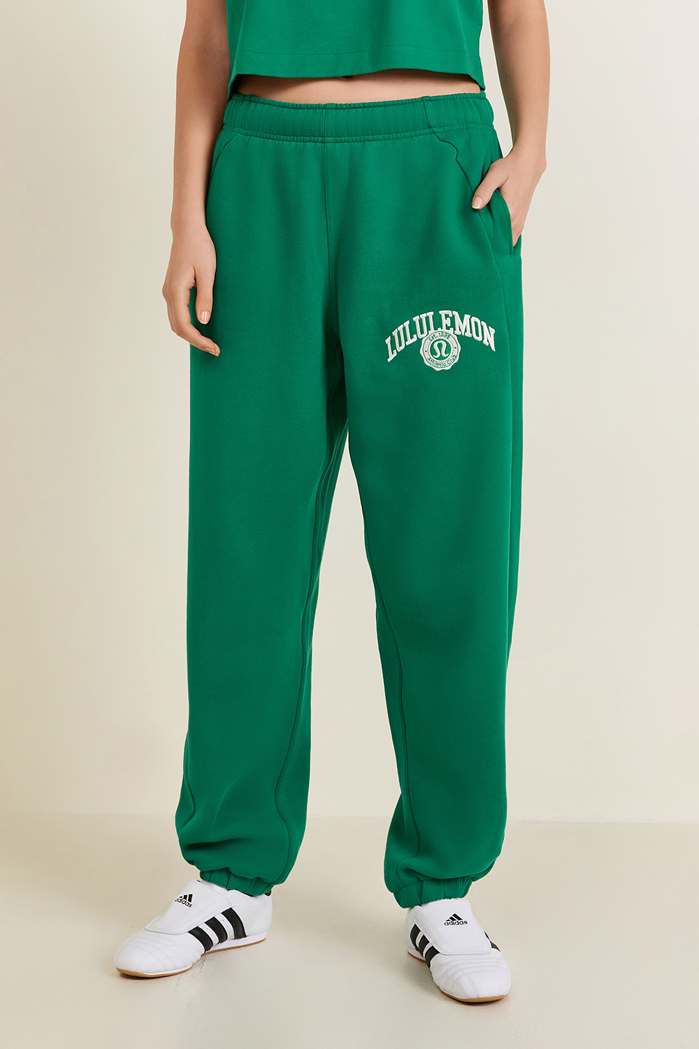 תמונת דוגמן קידמית של Scuba Mid-Rise Oversized Jogger Regular