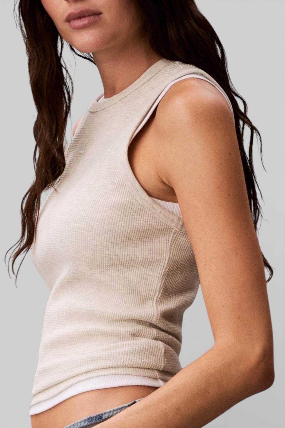 תמונת תקריב דוגמן של גופיה