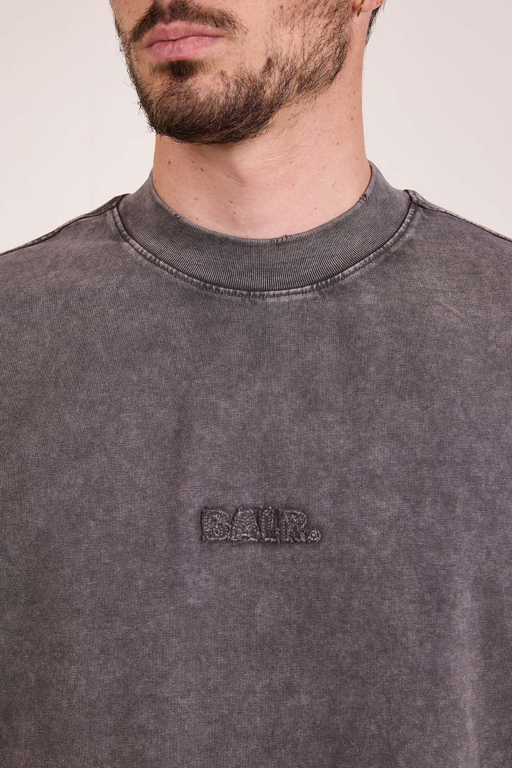 תמונת תקריב דוגמן של טישירט שרוול קצר