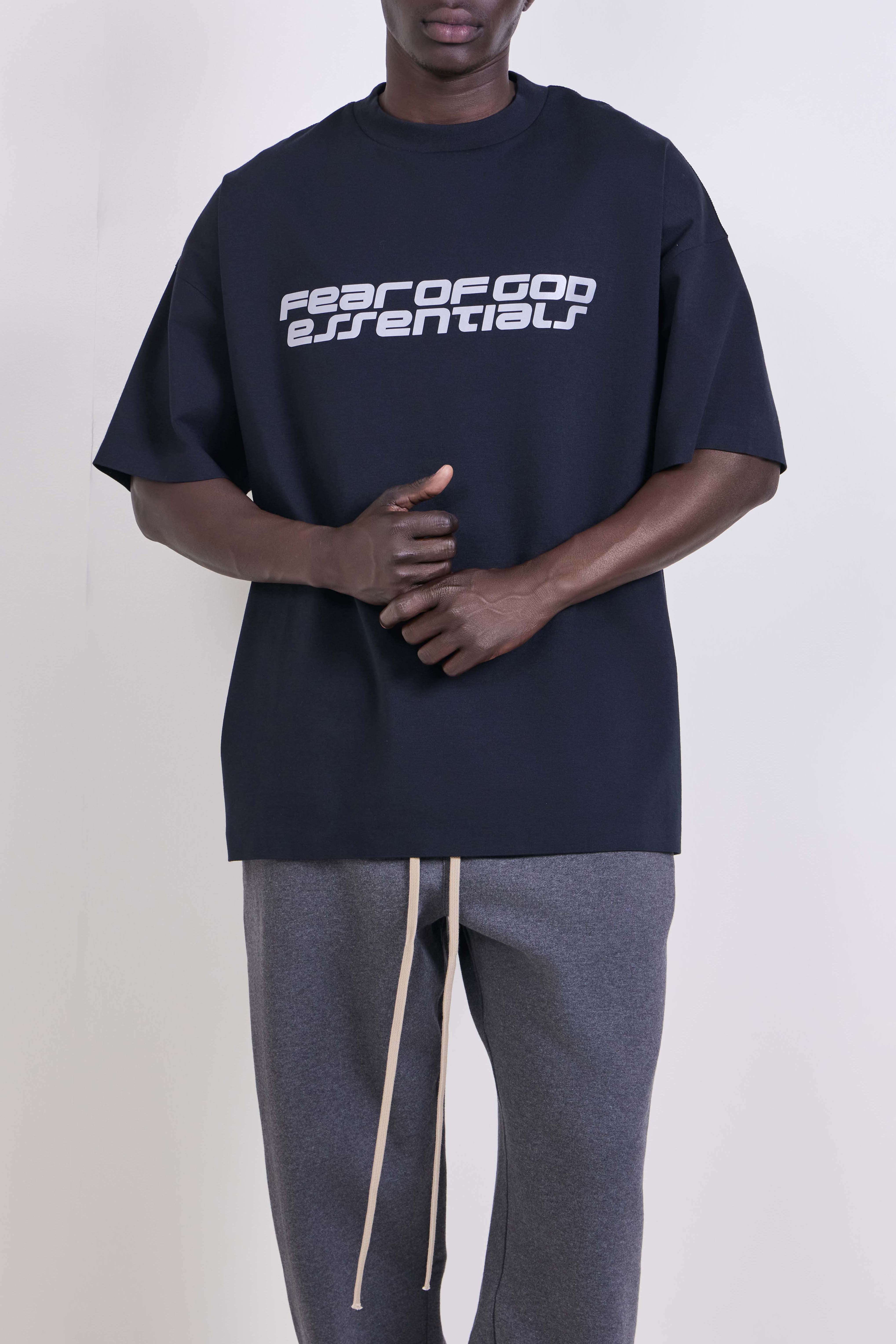 תמונת דוגמן קידמית של חולצת טי אוברסייז