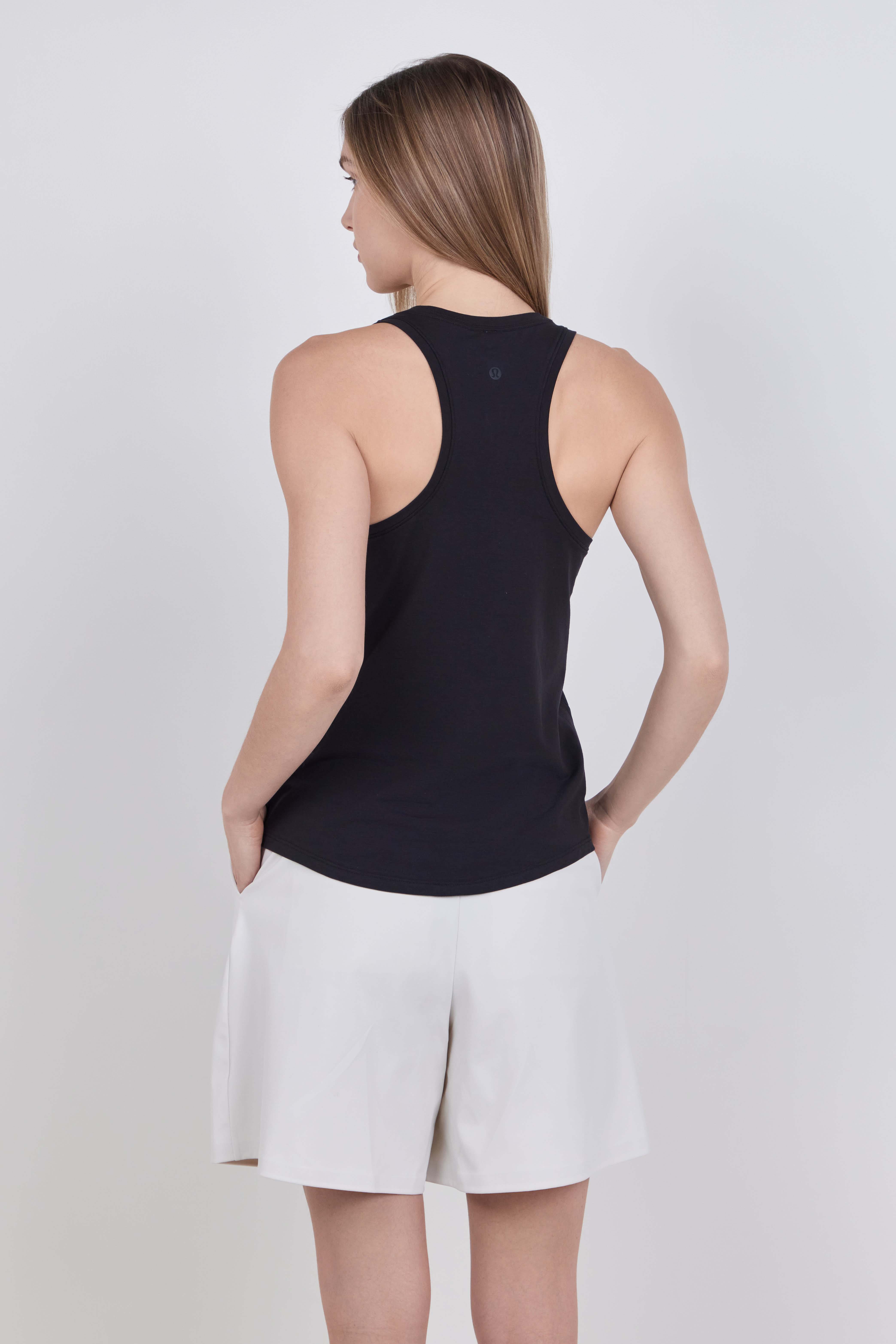 תמונת דוגמן אחורית של Love Tank