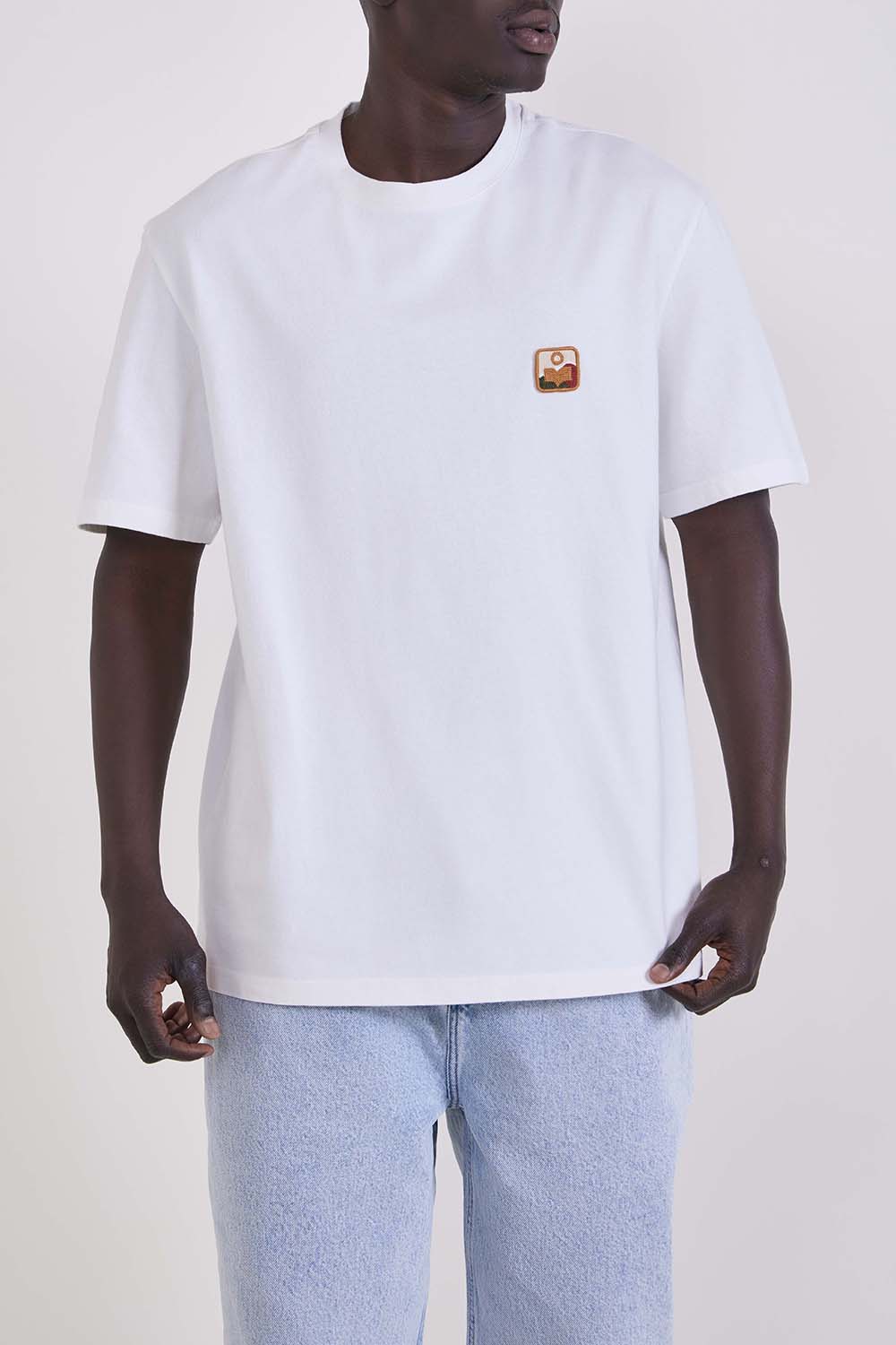 תמונת דוגמן קידמית של חולצת טי