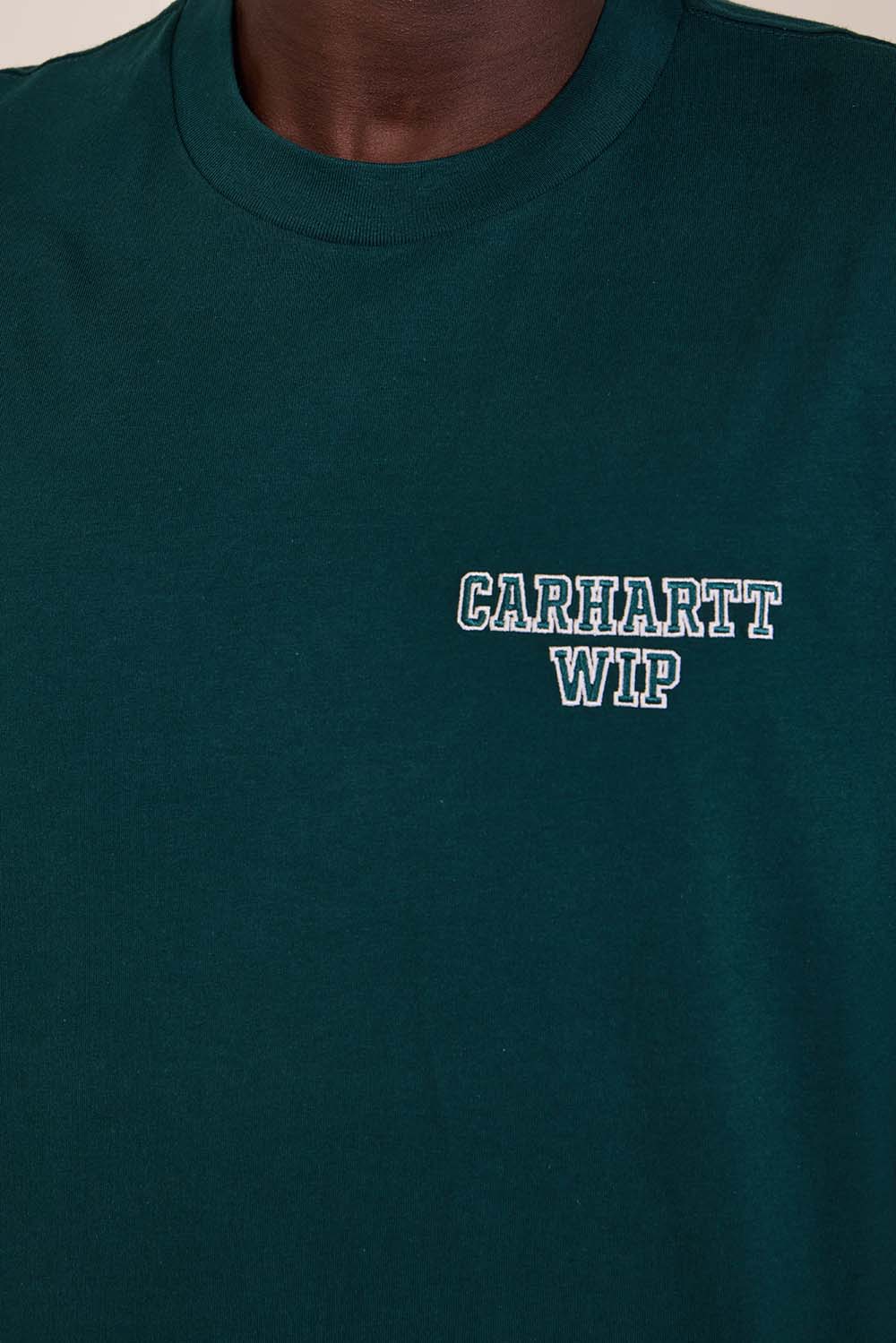 תמונת תקריב דוגמן של חולצת טי