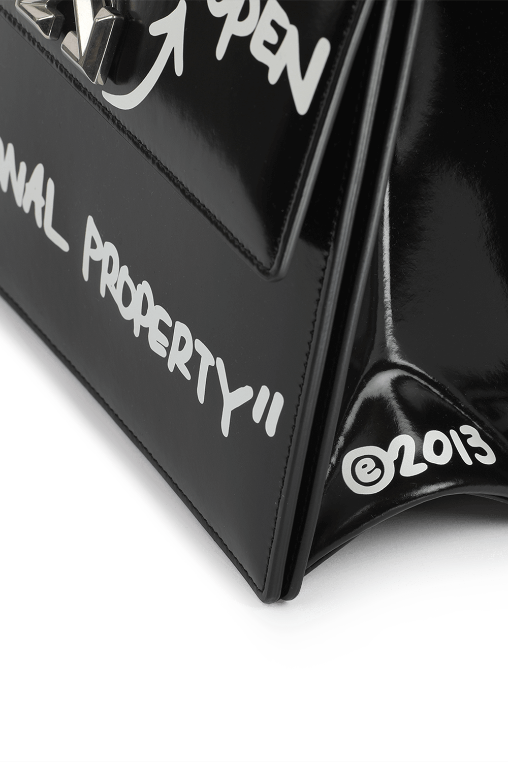 Jitney 1.4 Slogan Print Bag in Black and White OFF WHITE