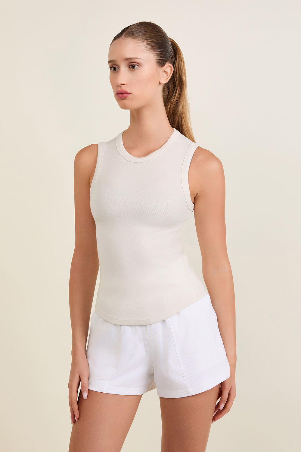 תמונת דוגמן קידמית של Hold Tight Crewneck Tank Top