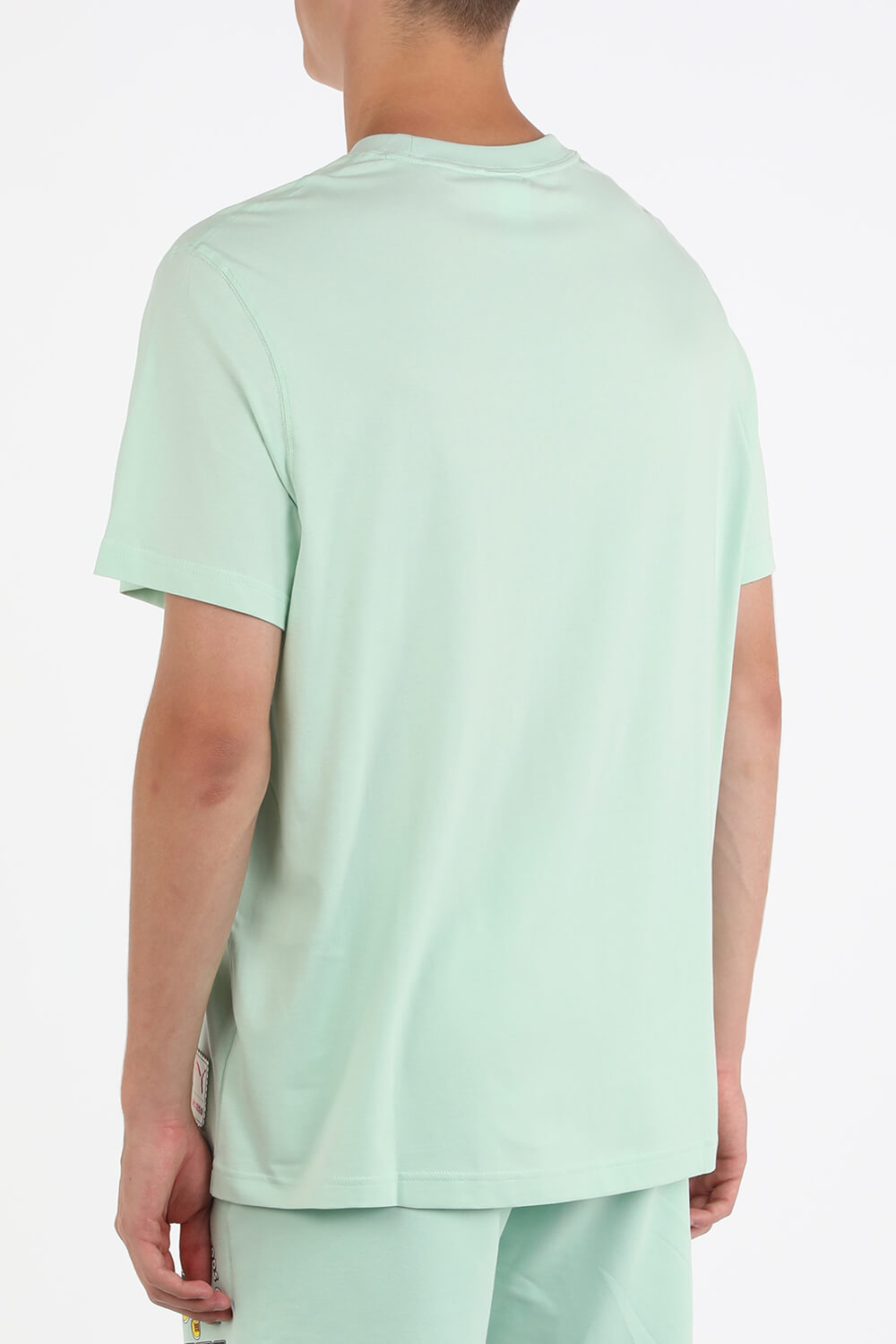 תמונת דוגמן אחורית של Puma x Haribor Gummy Bear Tshirt in Green