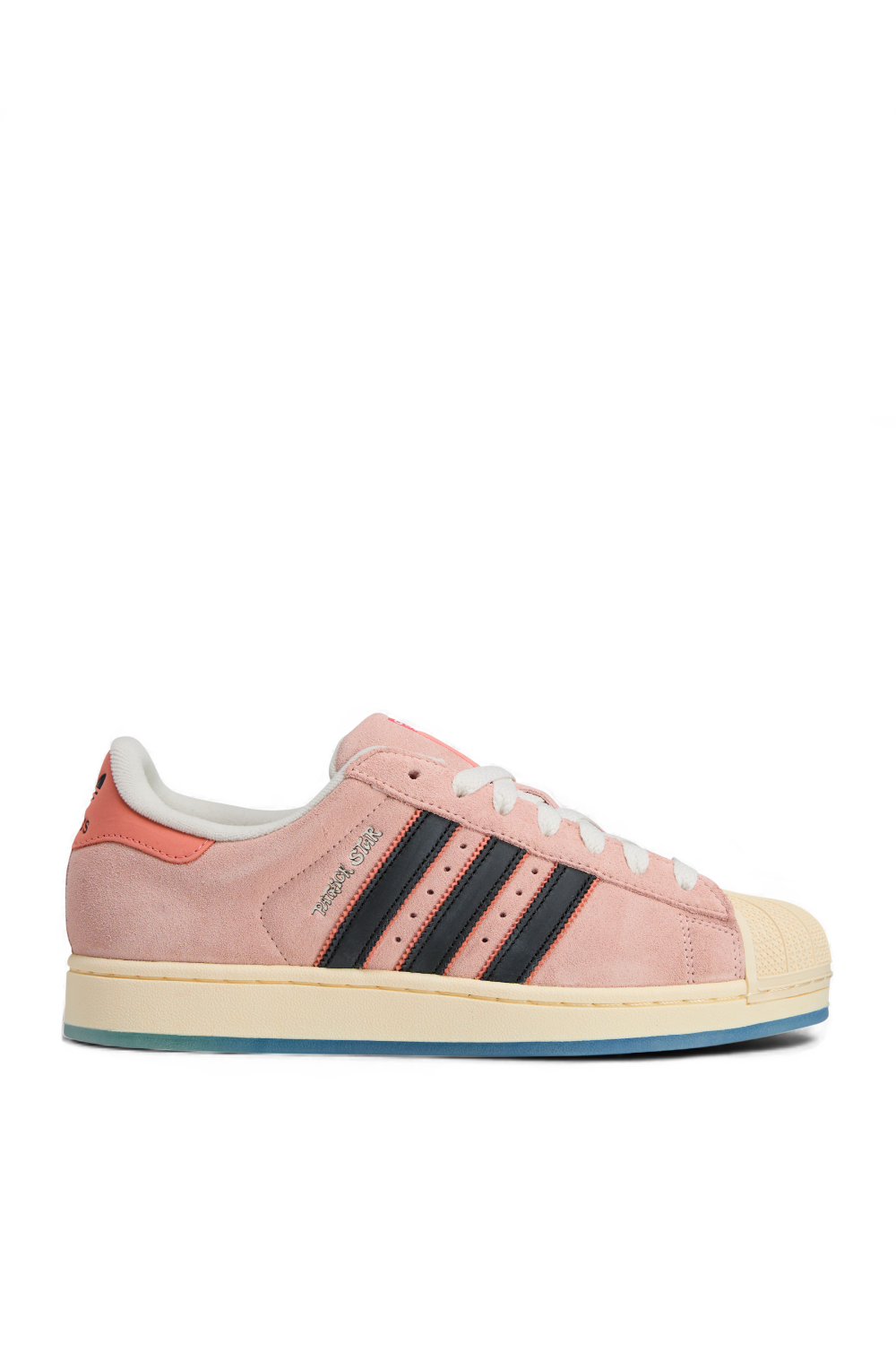 תמונה קידמית של נעלי סניקרס