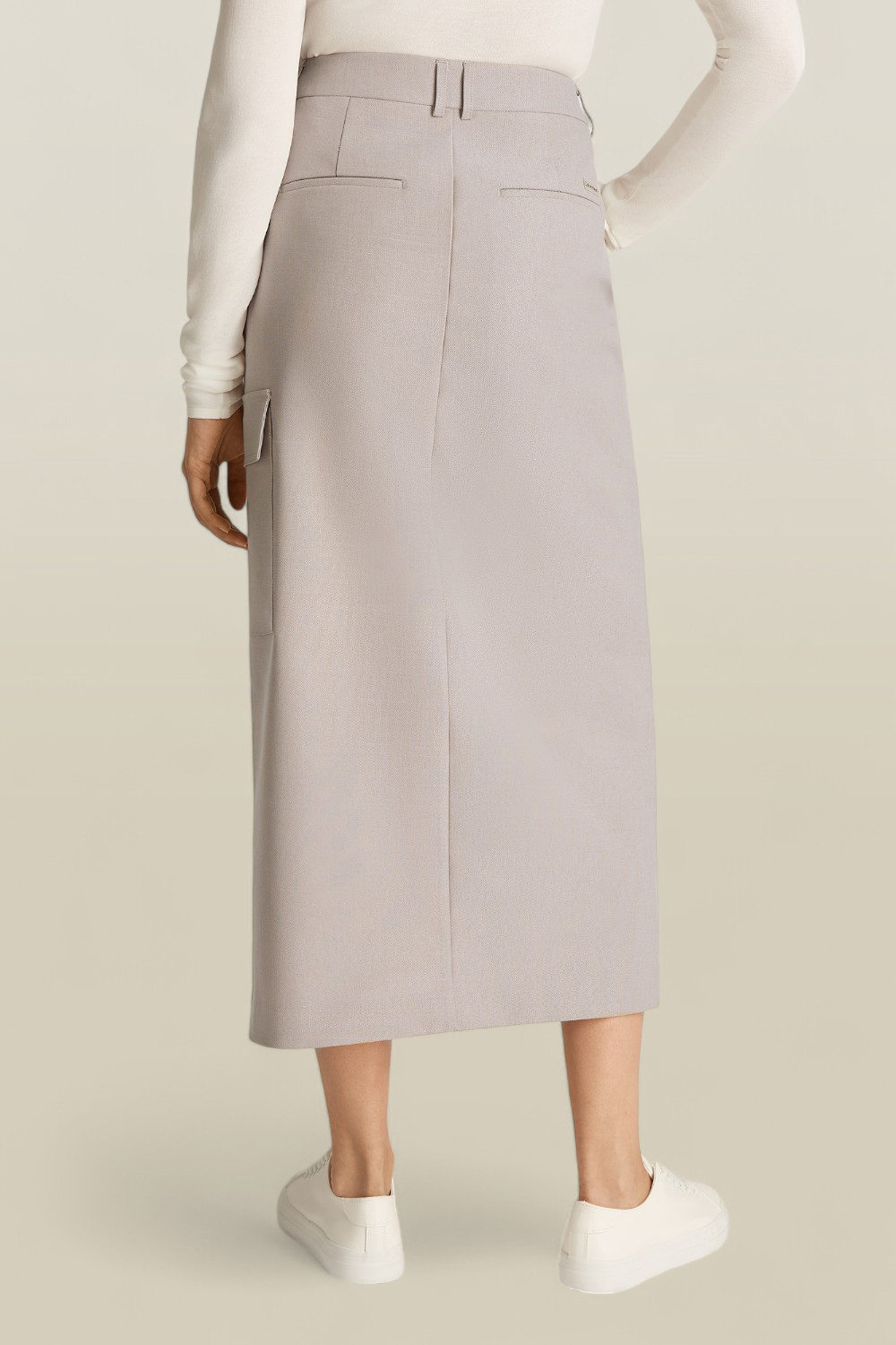 תמונת דוגמן אחורית של חצאית מידי