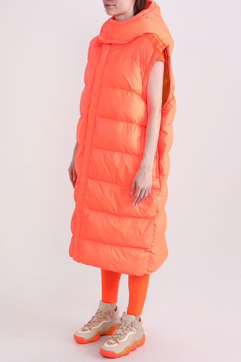 תמונת דוגמן קידמית של אדידס X אייבי פארק מעיל פוך ארוך עם שרוולים נשלפים