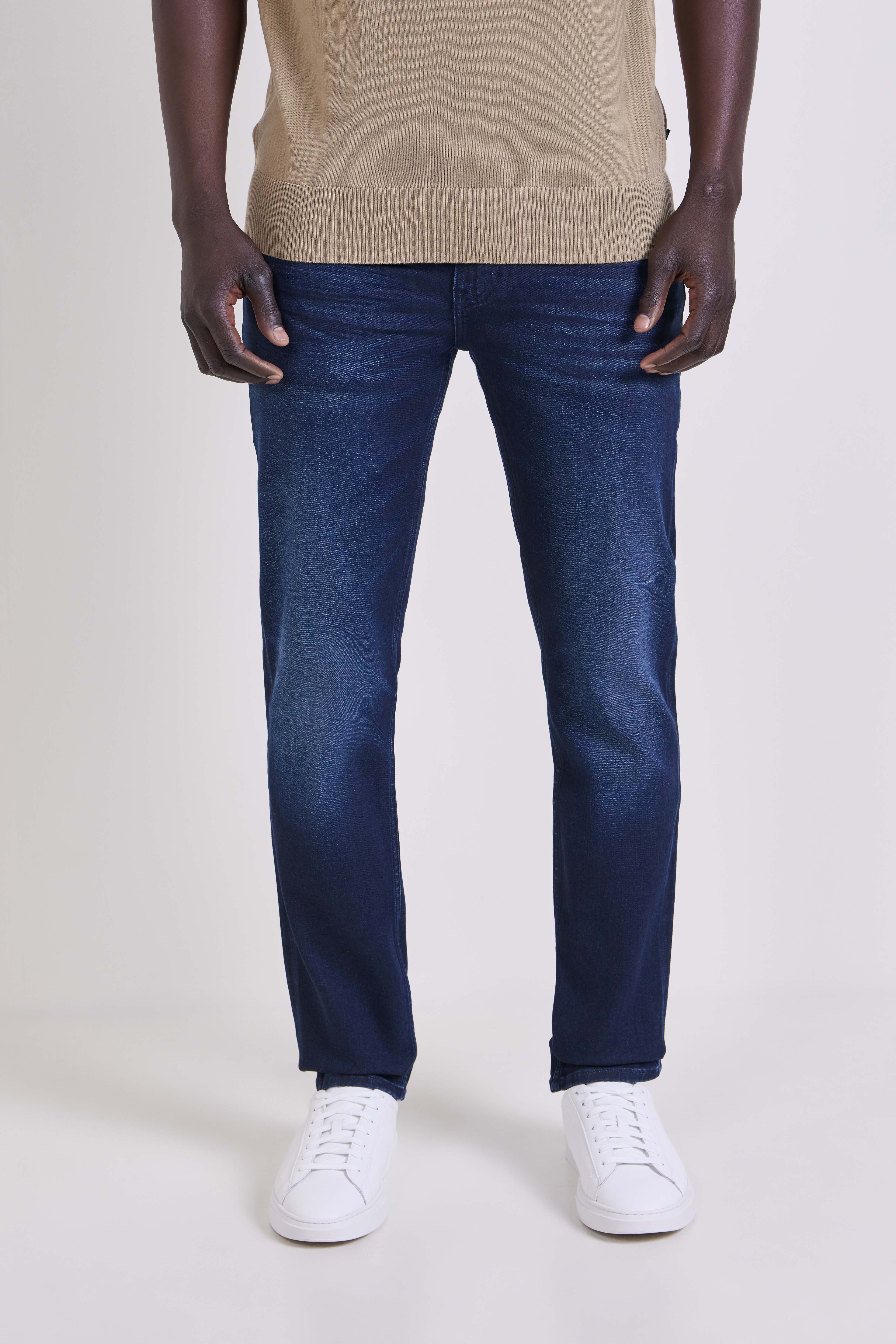 תמונת דוגמן קידמית של מכנסי ג'ינס בגזרת סלים