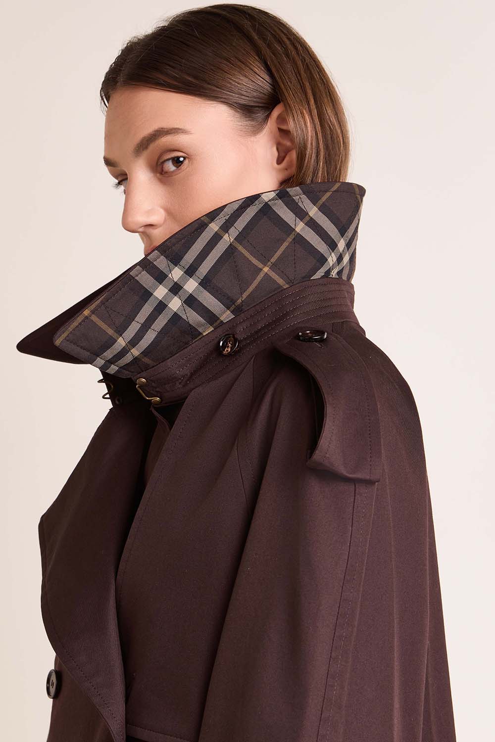 תמונת תקריב דוגמן של ז'קט טרנץ' קרופ