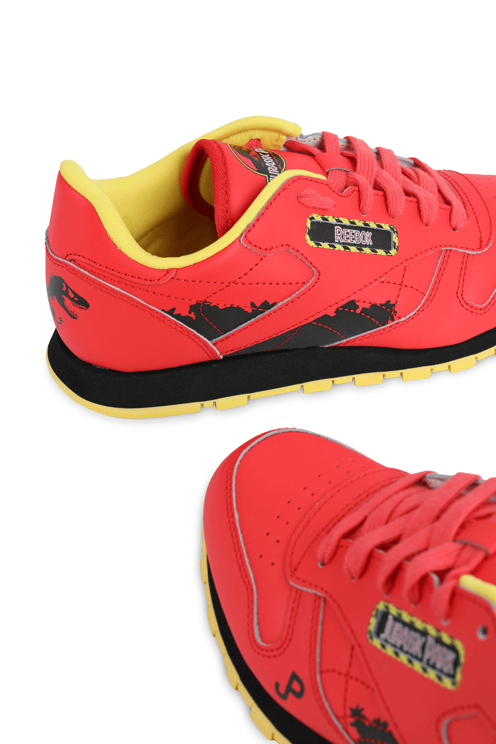 תמונת תקריב של מידות 18-31 נעלי ספורט בגווני שחור ואדום