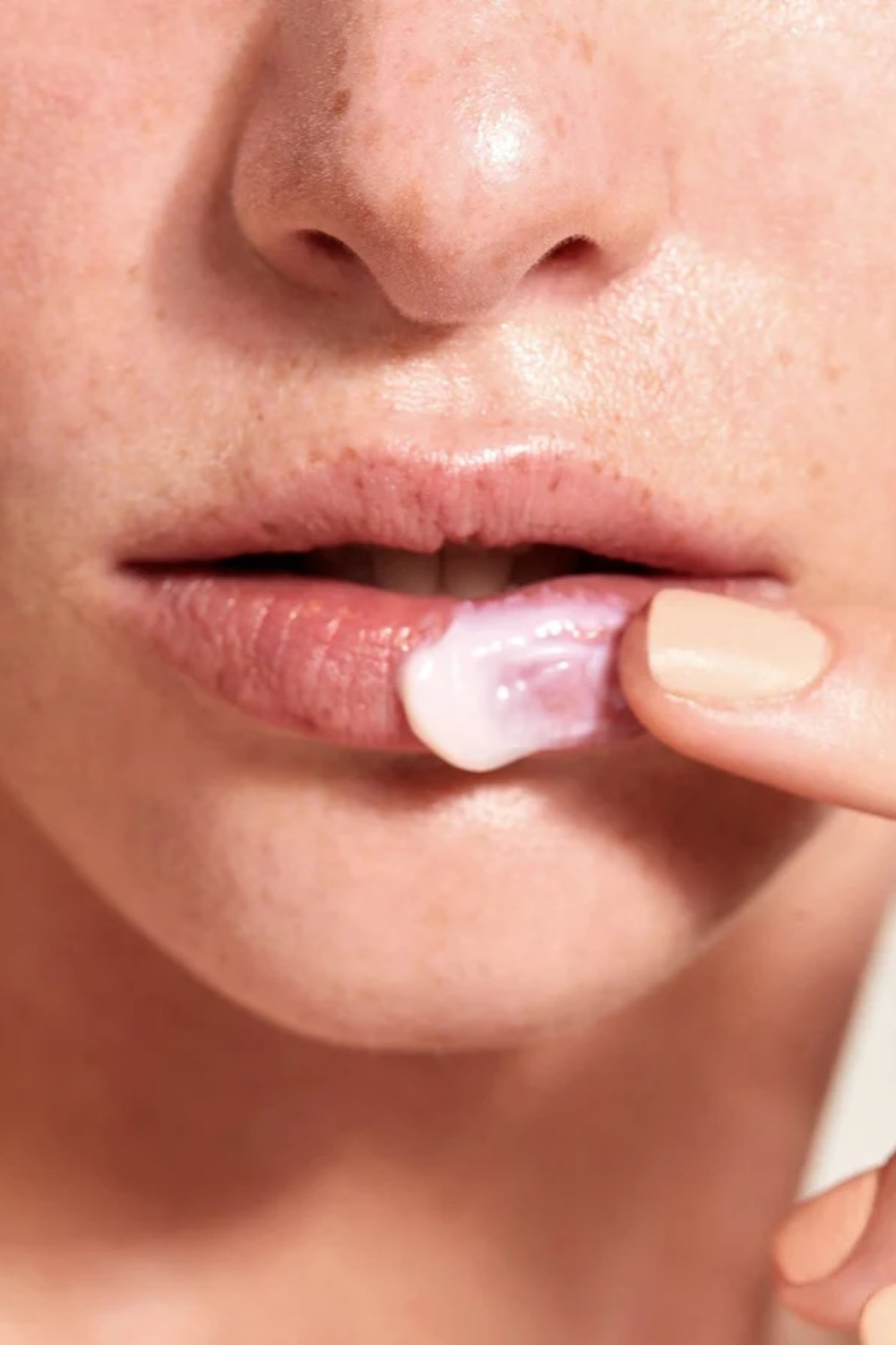 תמונת תקריב של Baume De Rose Lip Balm 10g