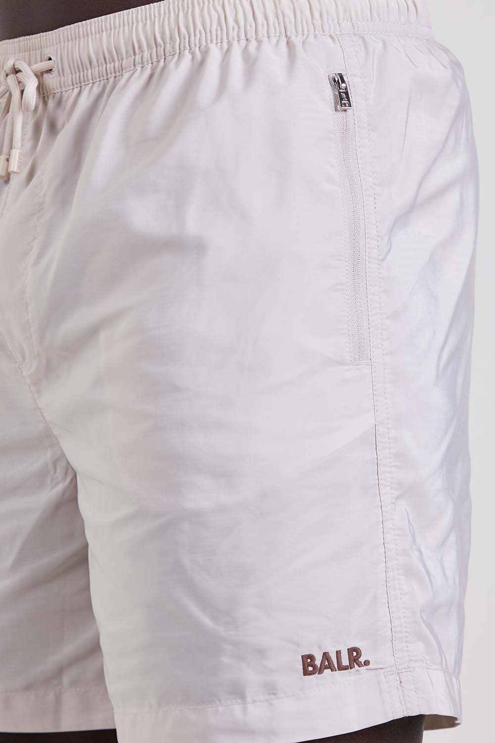 תמונת תקריב דוגמן של מכנסי בגד ים