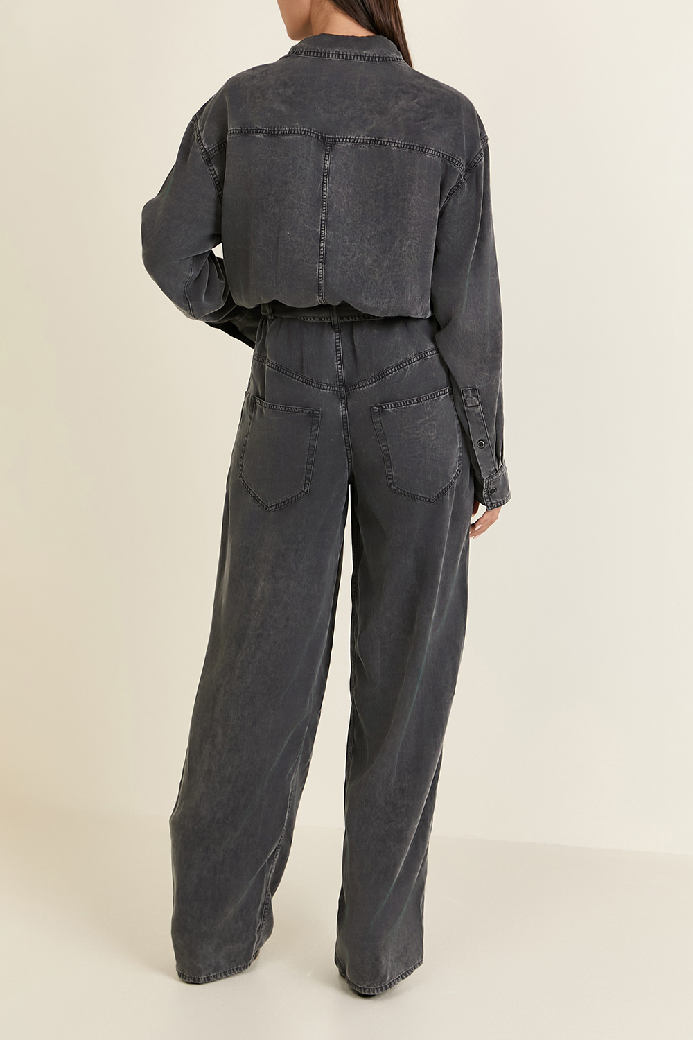 תמונת דוגמן אחורית של אוברול