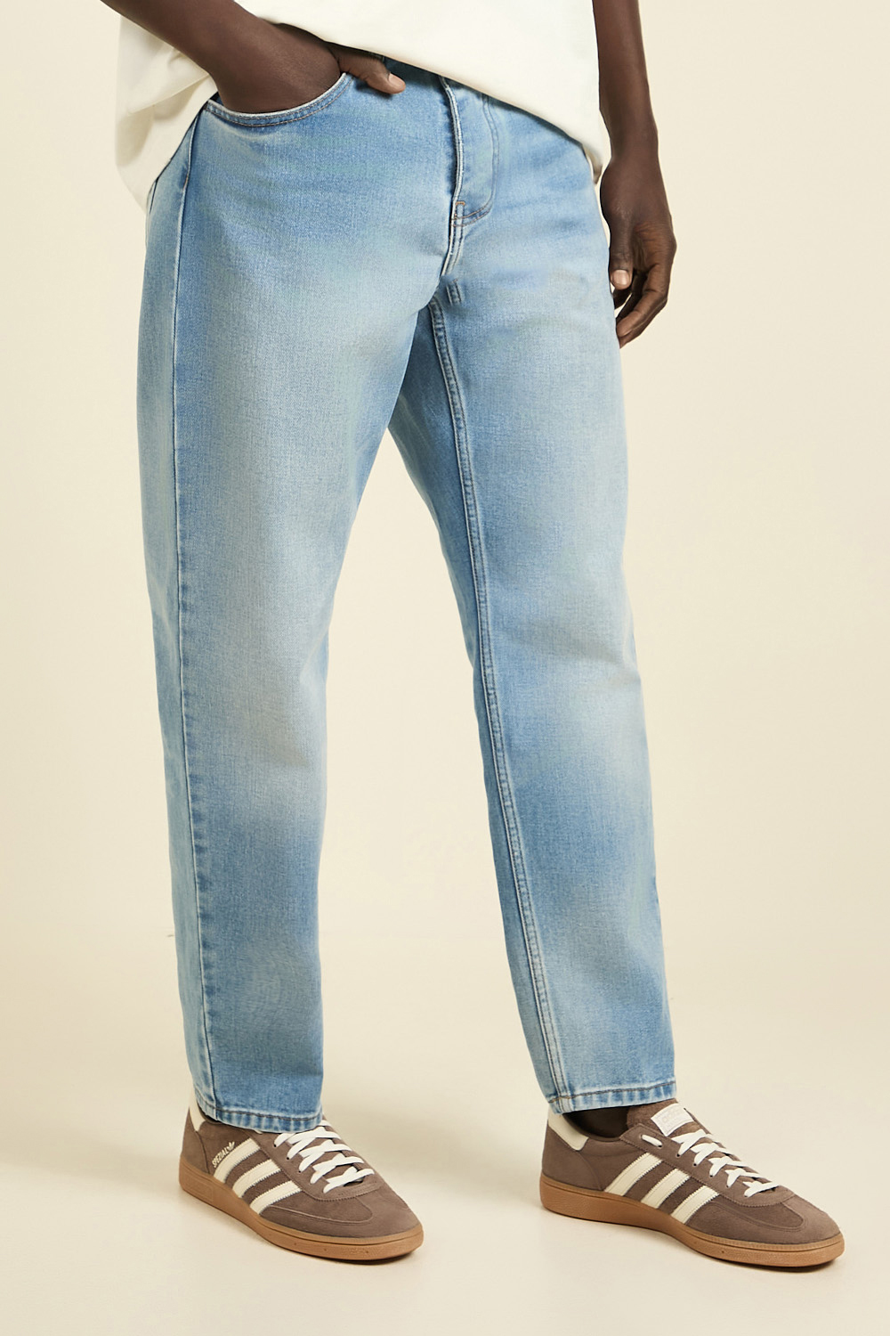 תמונת דוגמן קידמית של מכנסי ג'ינס