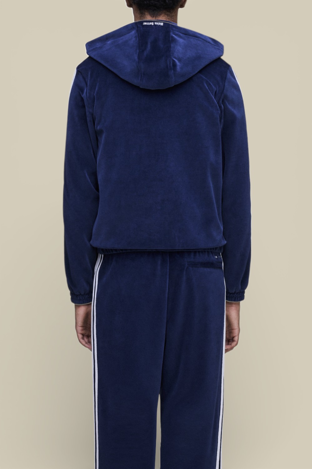 תמונת דוגמן אחורית של סווטשירט