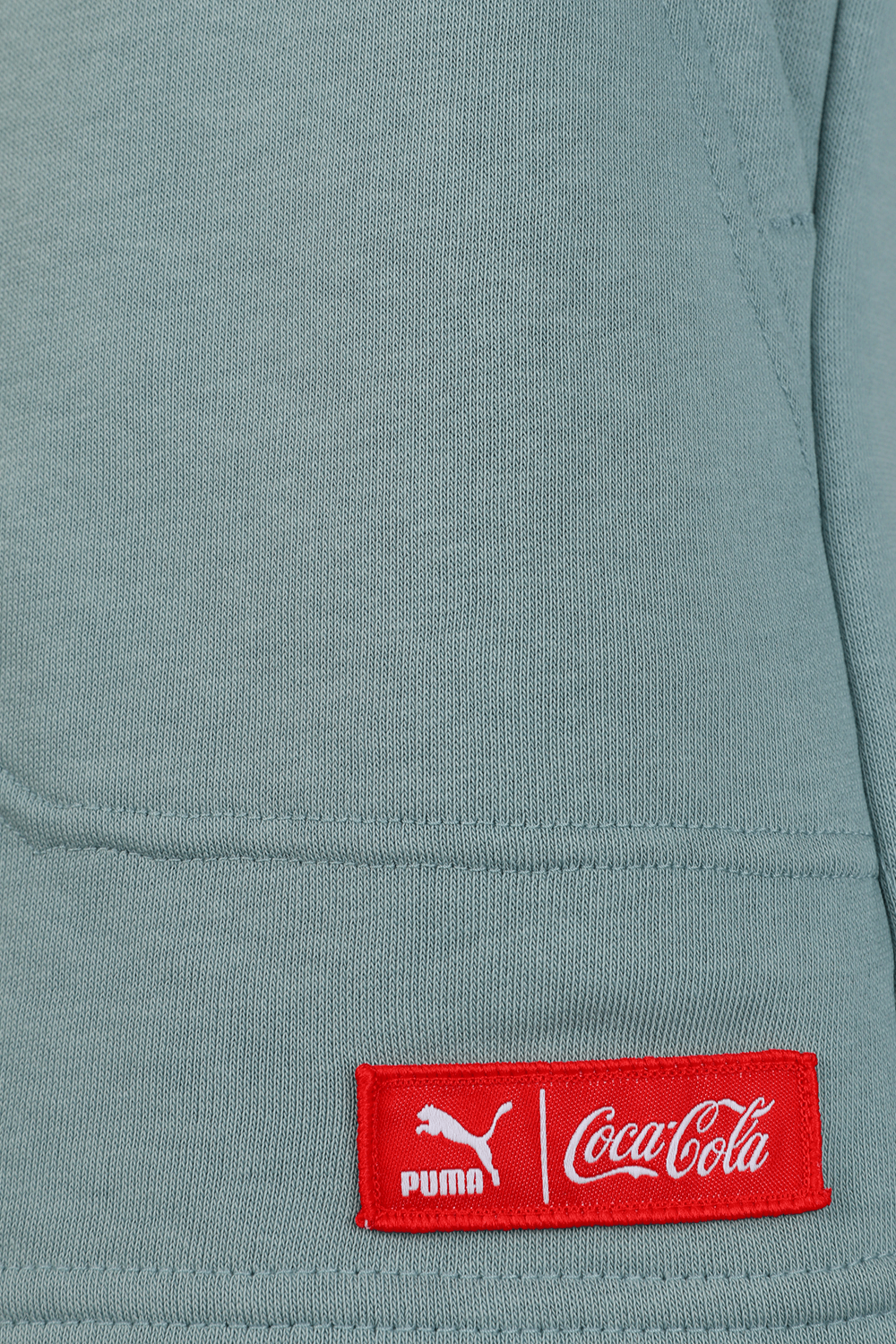 תמונה אחורית של פומה X קוקה קולה מכנסי טרנינג קצרים