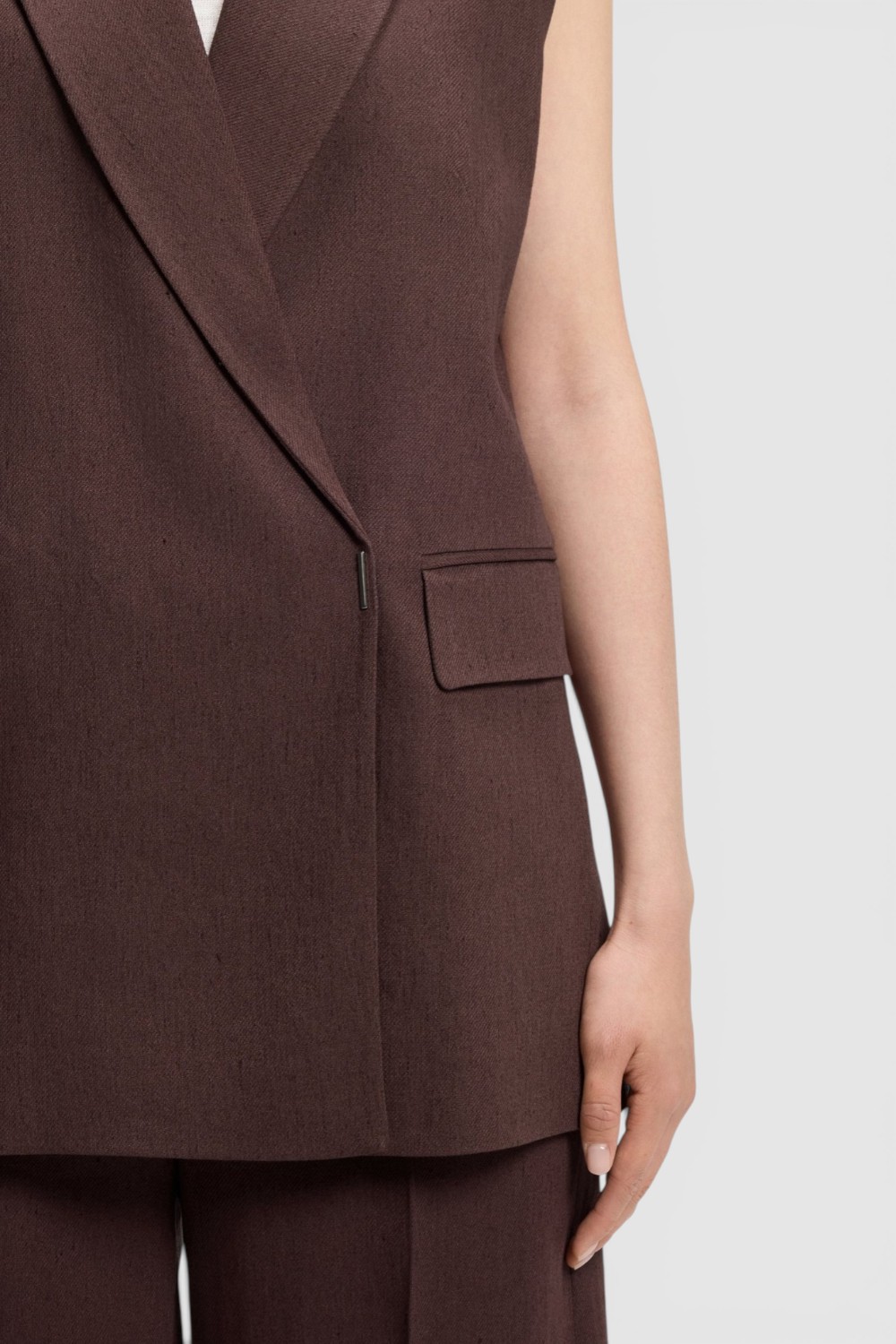 תמונת תקריב דוגמן של ווסט מעטפת