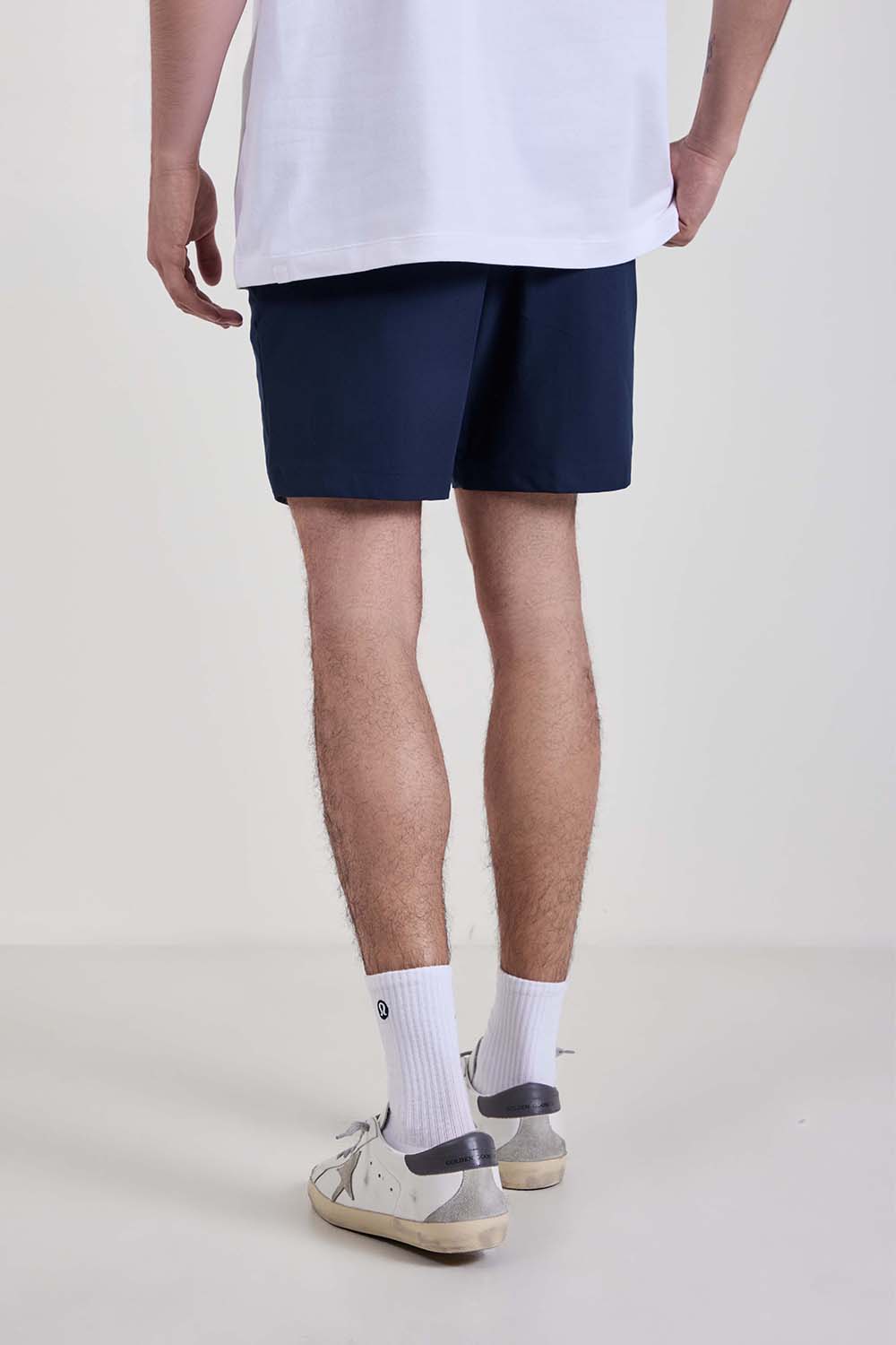 תמונת דוגמן אחורית של ABC Classic-Fit Short 7'' Warpstreme