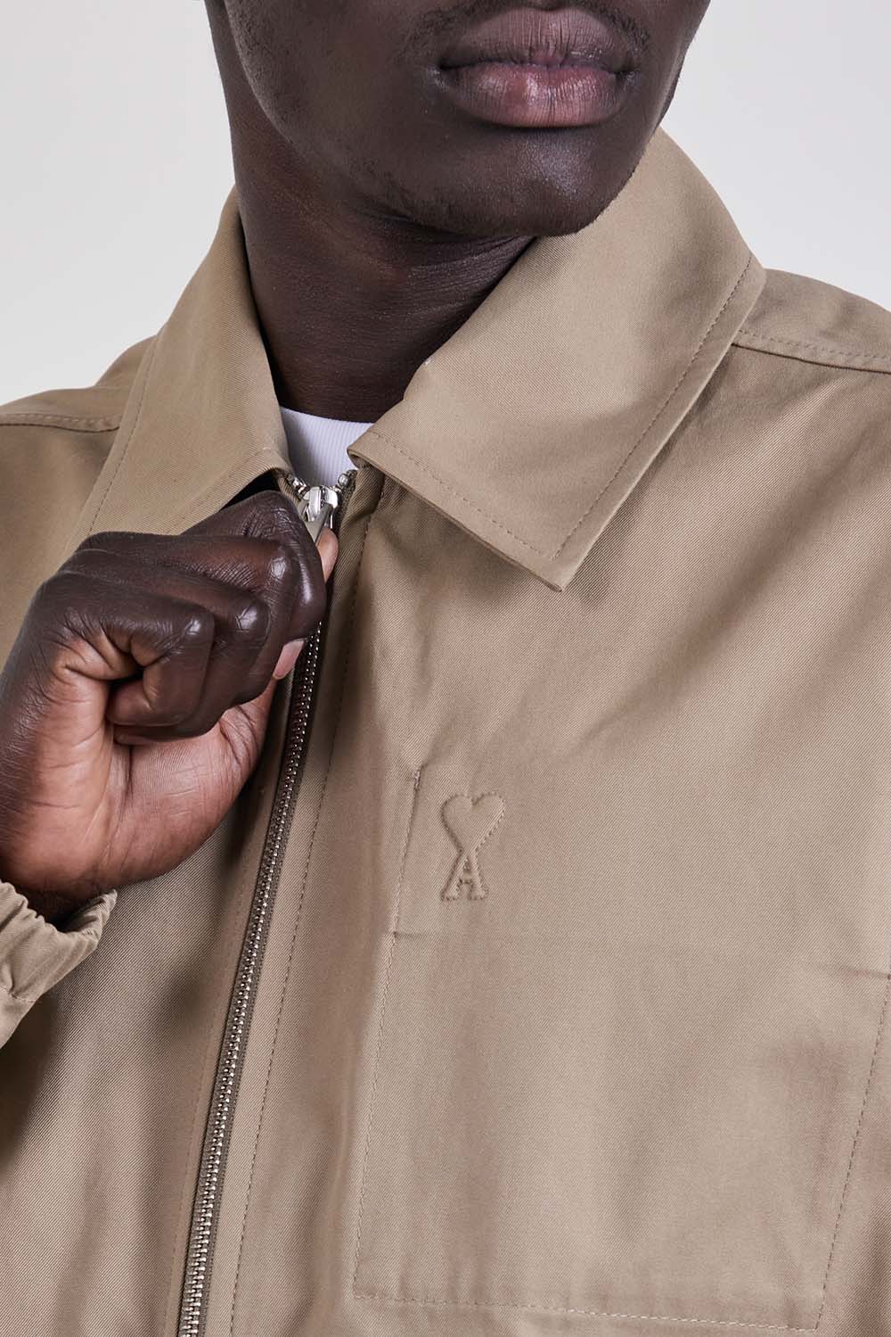 תמונת תקריב דוגמן של ז׳קט