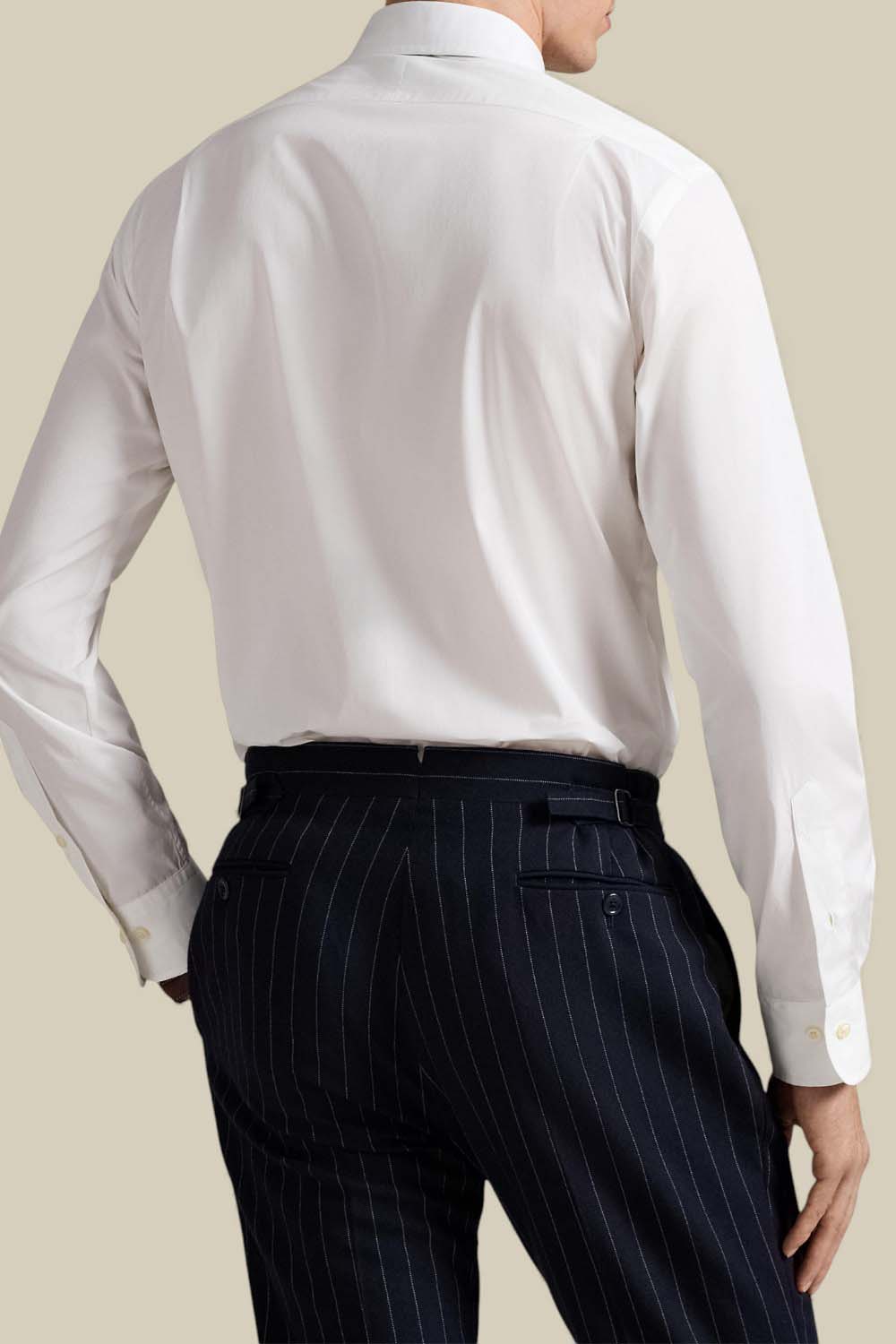 תמונת דוגמן אחורית של חולצת כפתורים