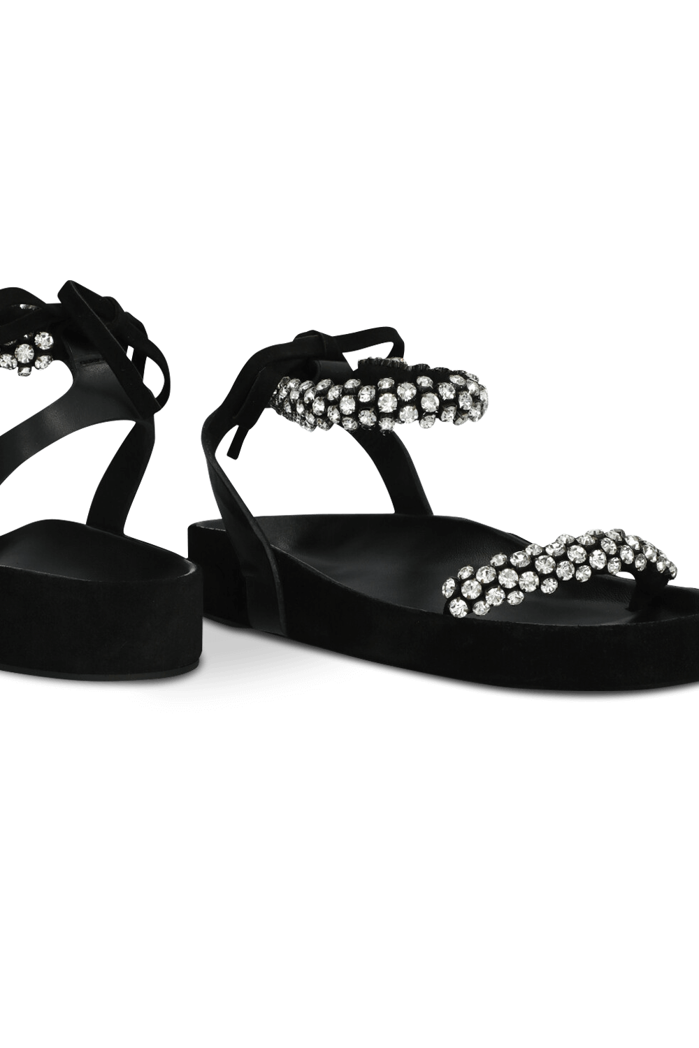 תמונת תקריב של סנדלים