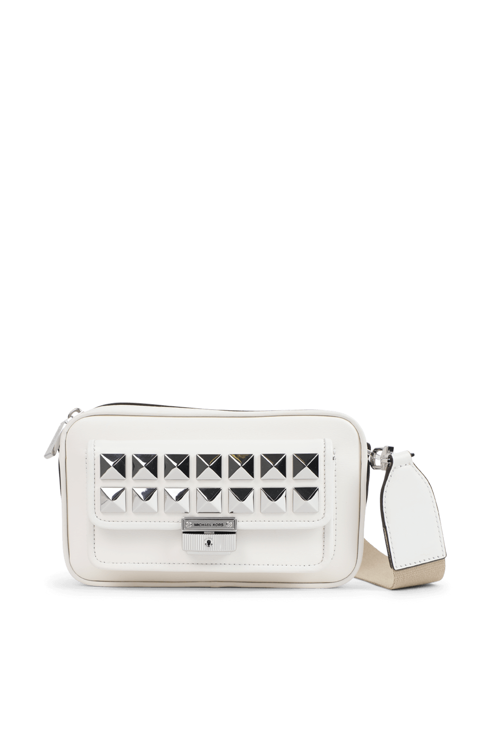 תמונה קידמית של תיק קרוס קאמרה מעור לבן עם ניטים כסופים