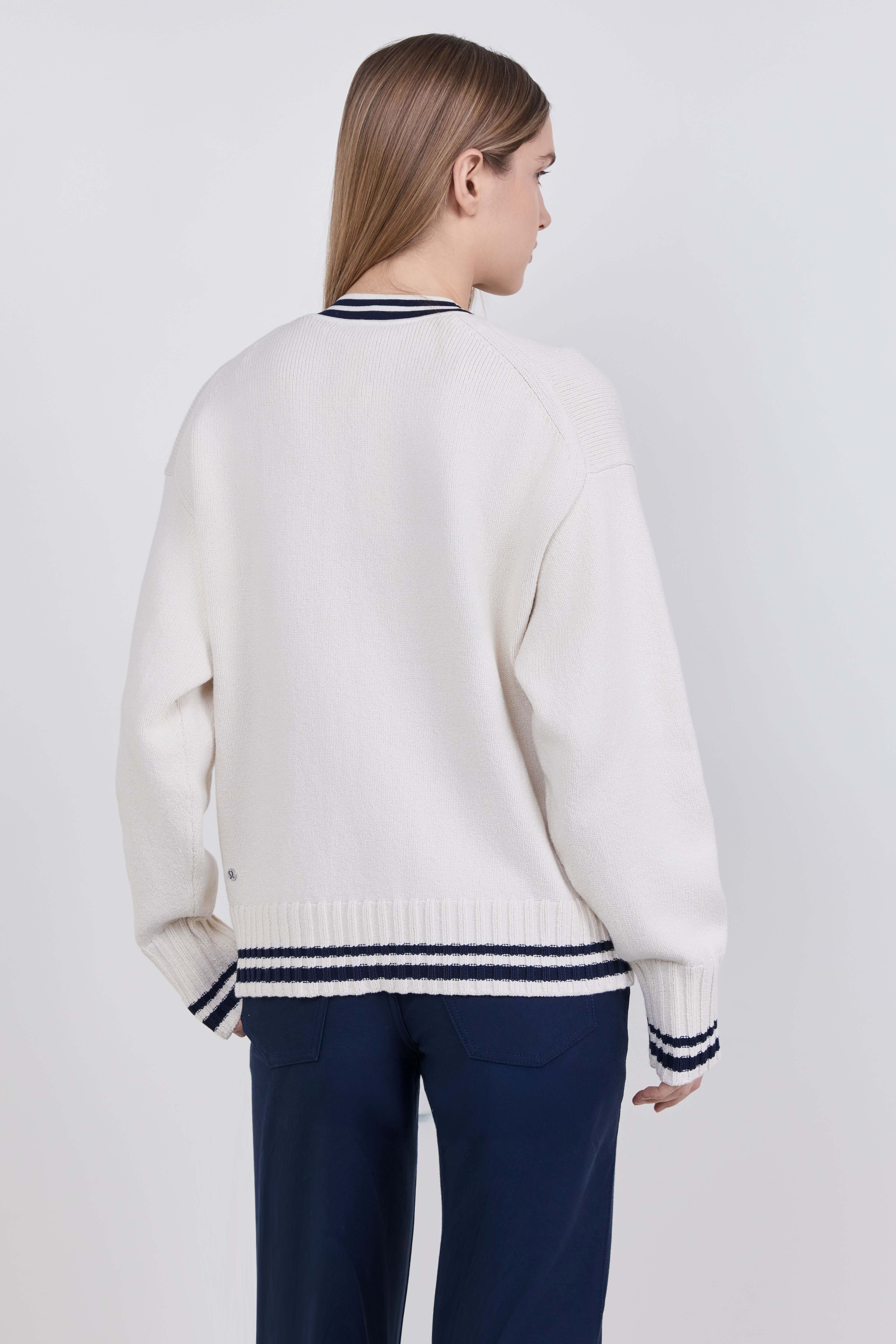 תמונת דוגמן אחורית של Cotton Tennis Cardigan Sweater