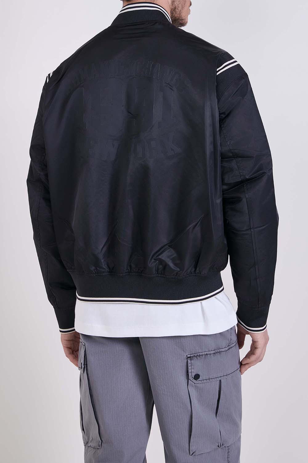 תמונת דוגמן אחורית של ז'קט בומבר