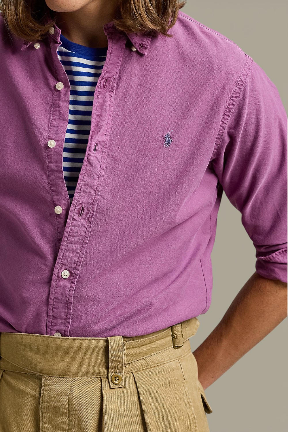 תמונת תקריב דוגמן של חולצות כפתורים ארוכה