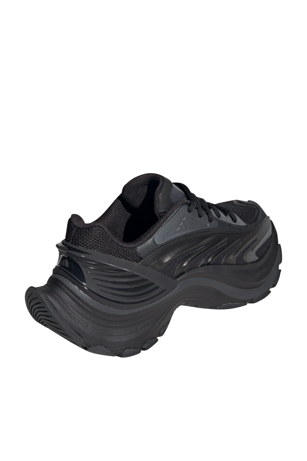 תמונת תקריב של נעלי סניקרס XLG