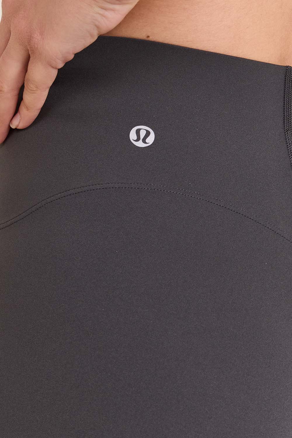 תמונת תקריב דוגמן של Glow Up&trade; Super-High-Rise Tight 28