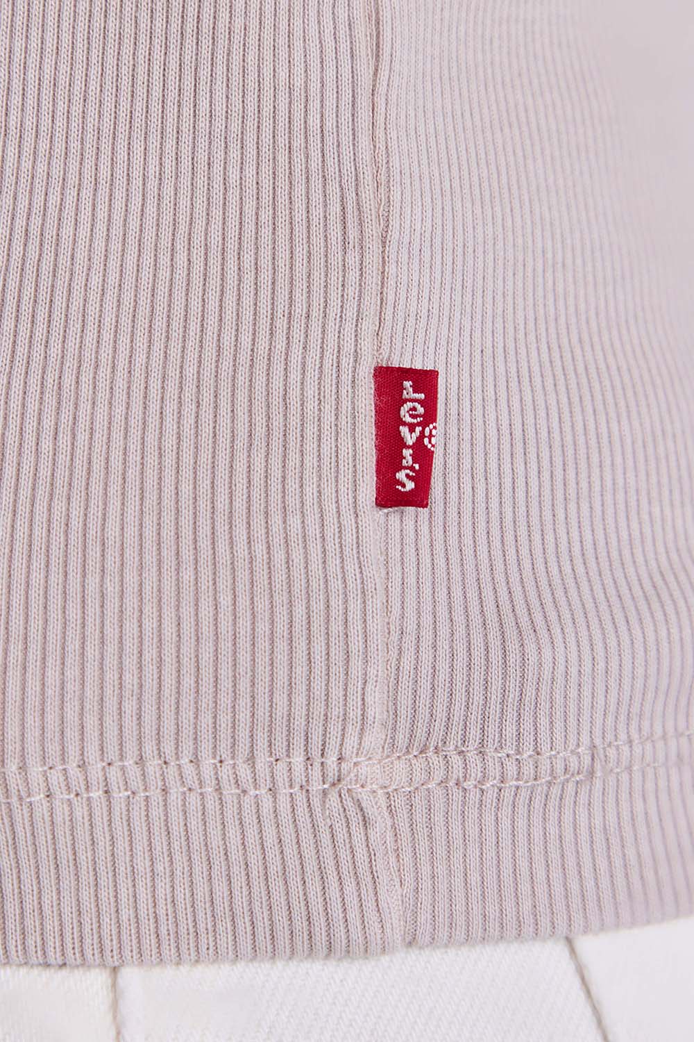 תמונת תקריב דוגמן של גופיה