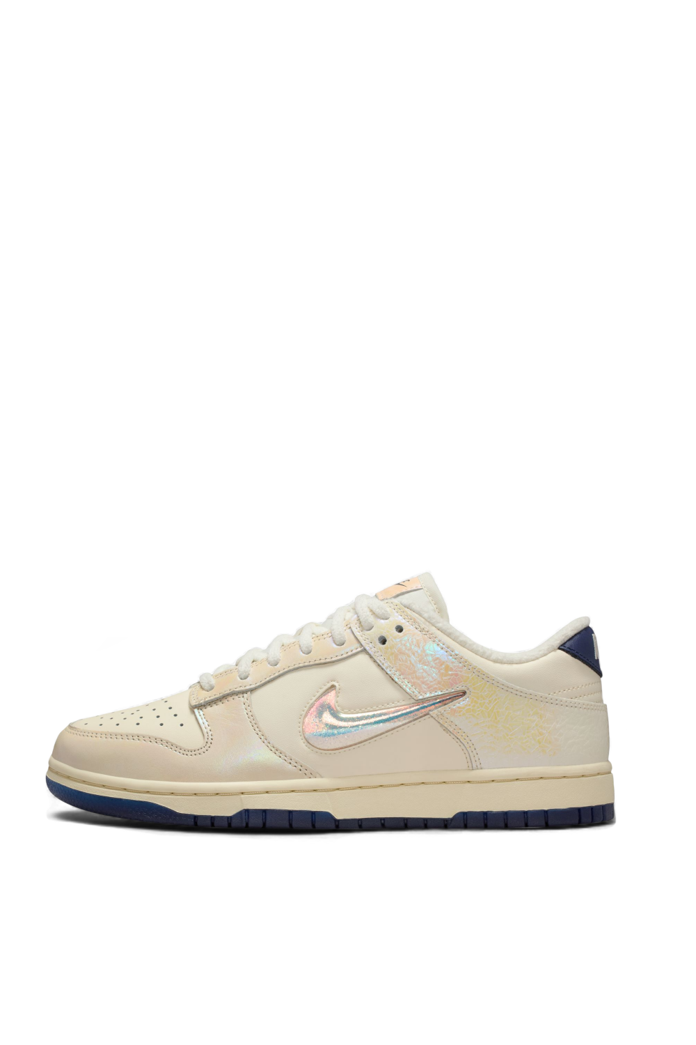 תמונה אחורית של נעלי סניקרס דאנק