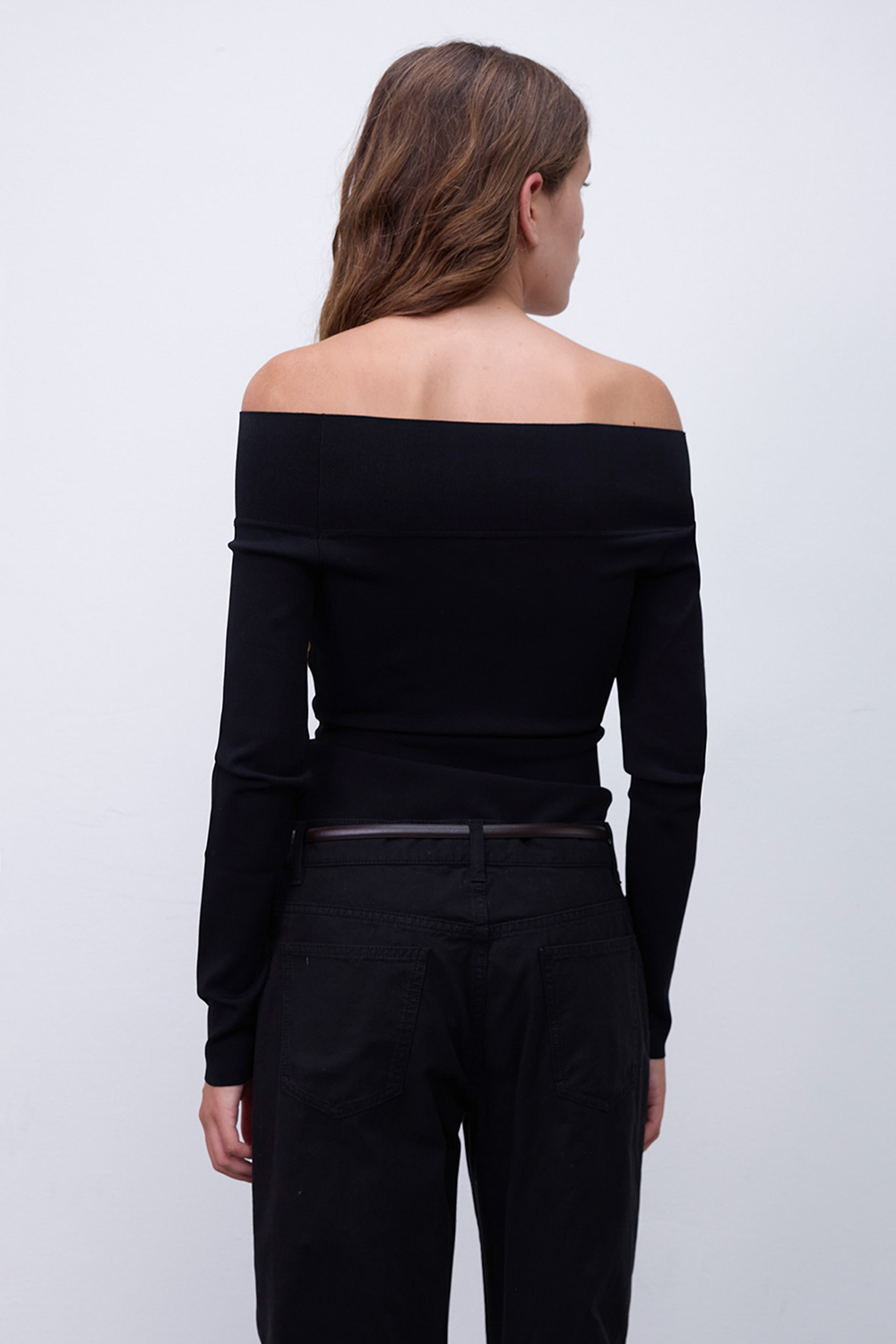 תמונת דוגמן אחורית של חולצת סריג