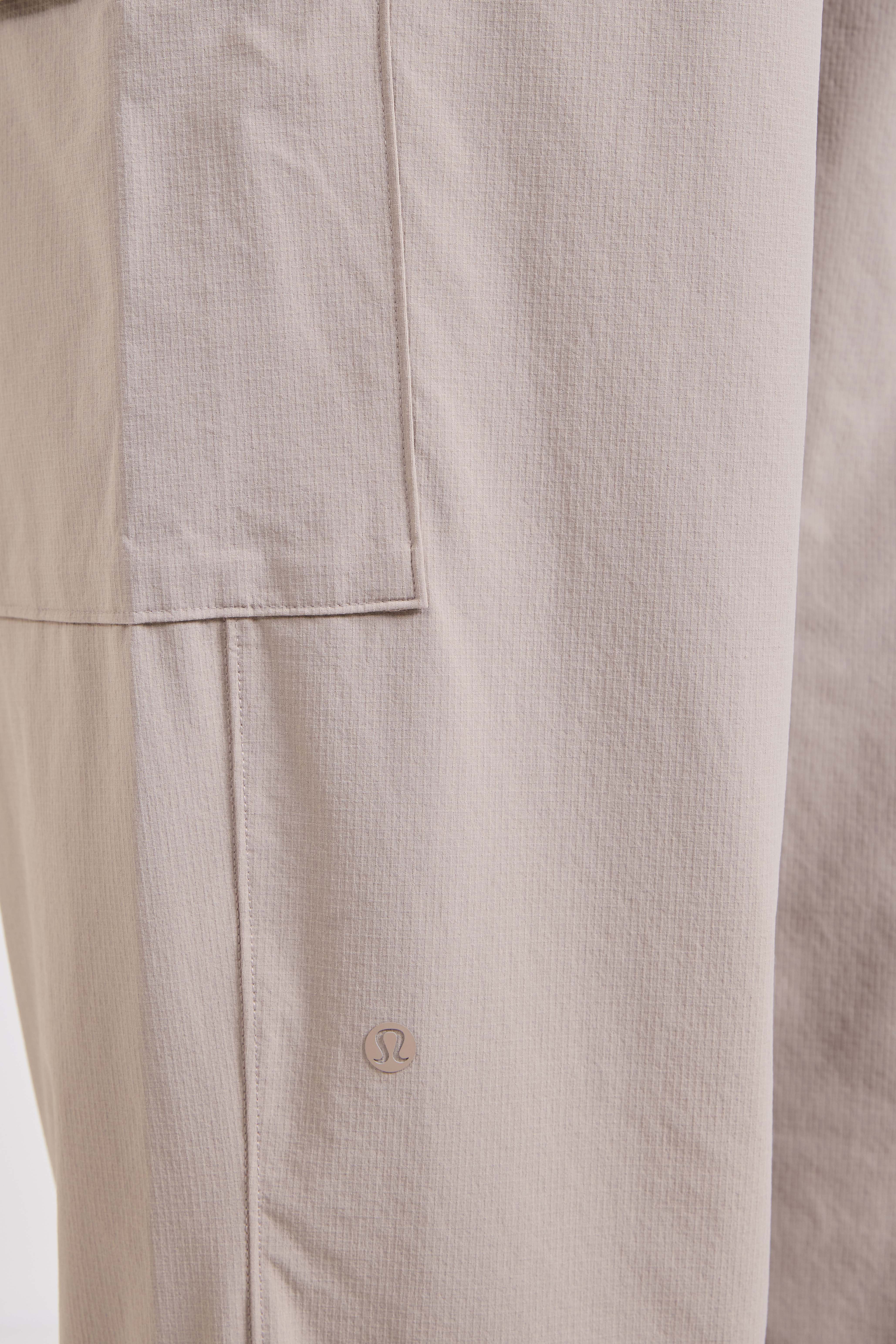 תמונת תקריב דוגמן של Ripstop Relaxed-Fit Cargo Pant Regular