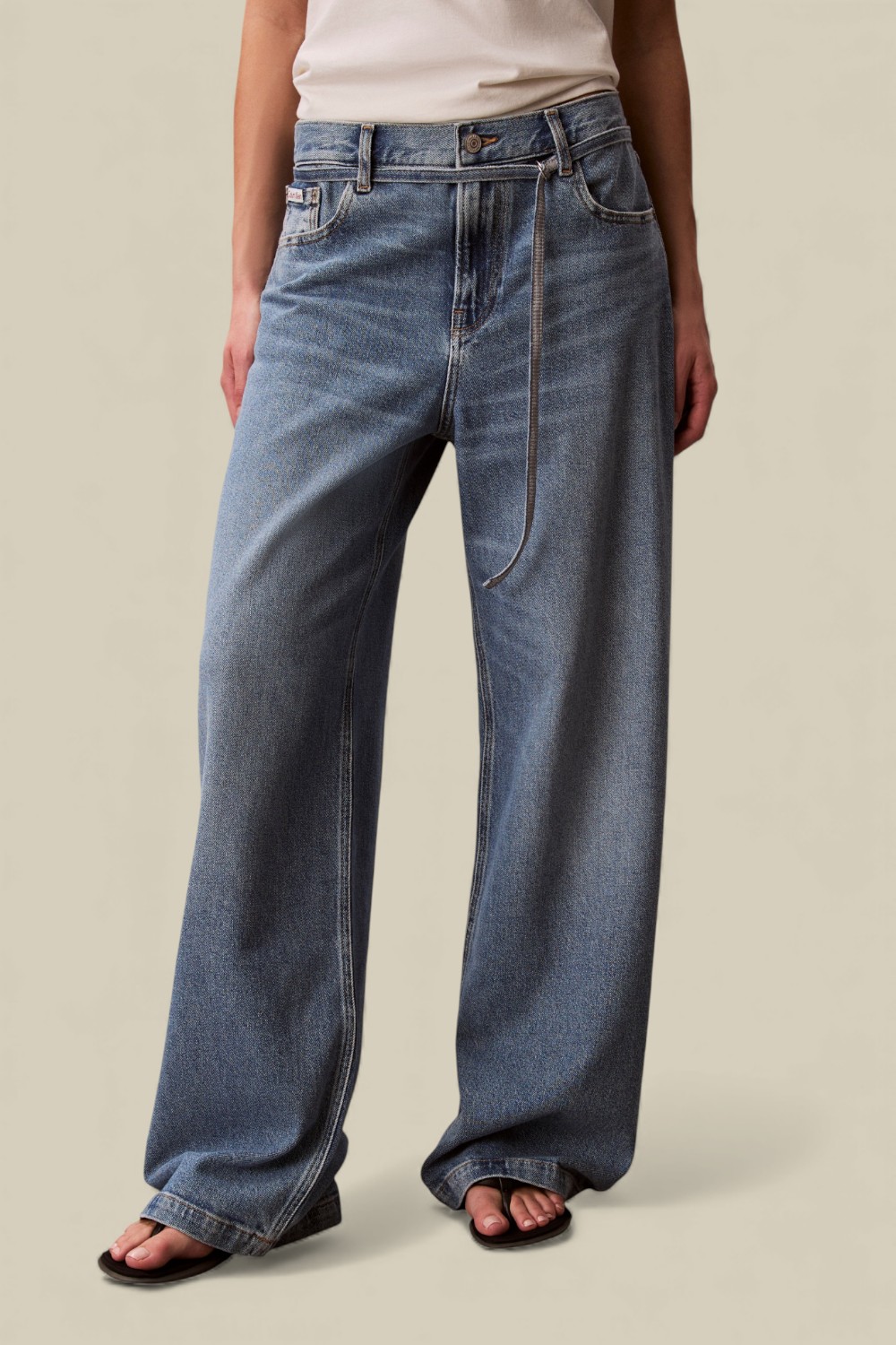 תמונת דוגמן קידמית של מכנסי ג'ינס באגי